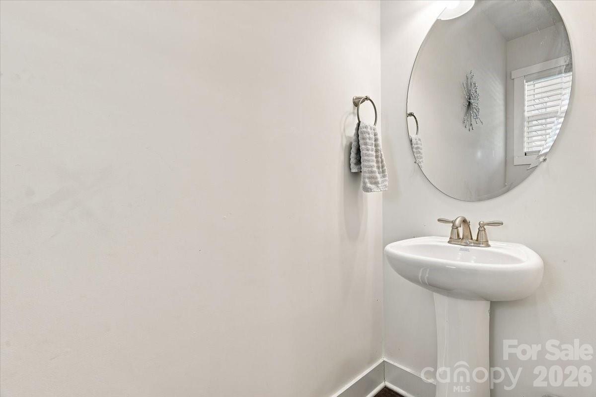 Half bath for guests on main - 15 Hyde Park Place, Arden