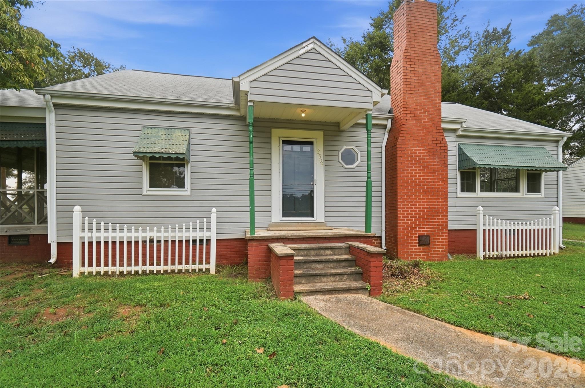 Single Family Residence at 2304 Mclean Street, Gastonia, photo 6 of 48