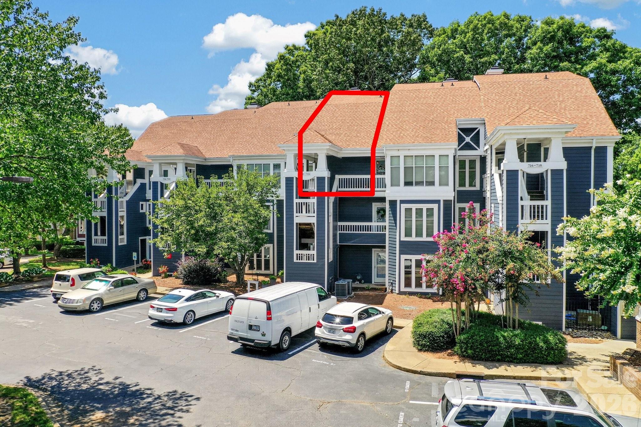 Condominium at 712 Southwest Drive, Davidson, photo 3 of 42