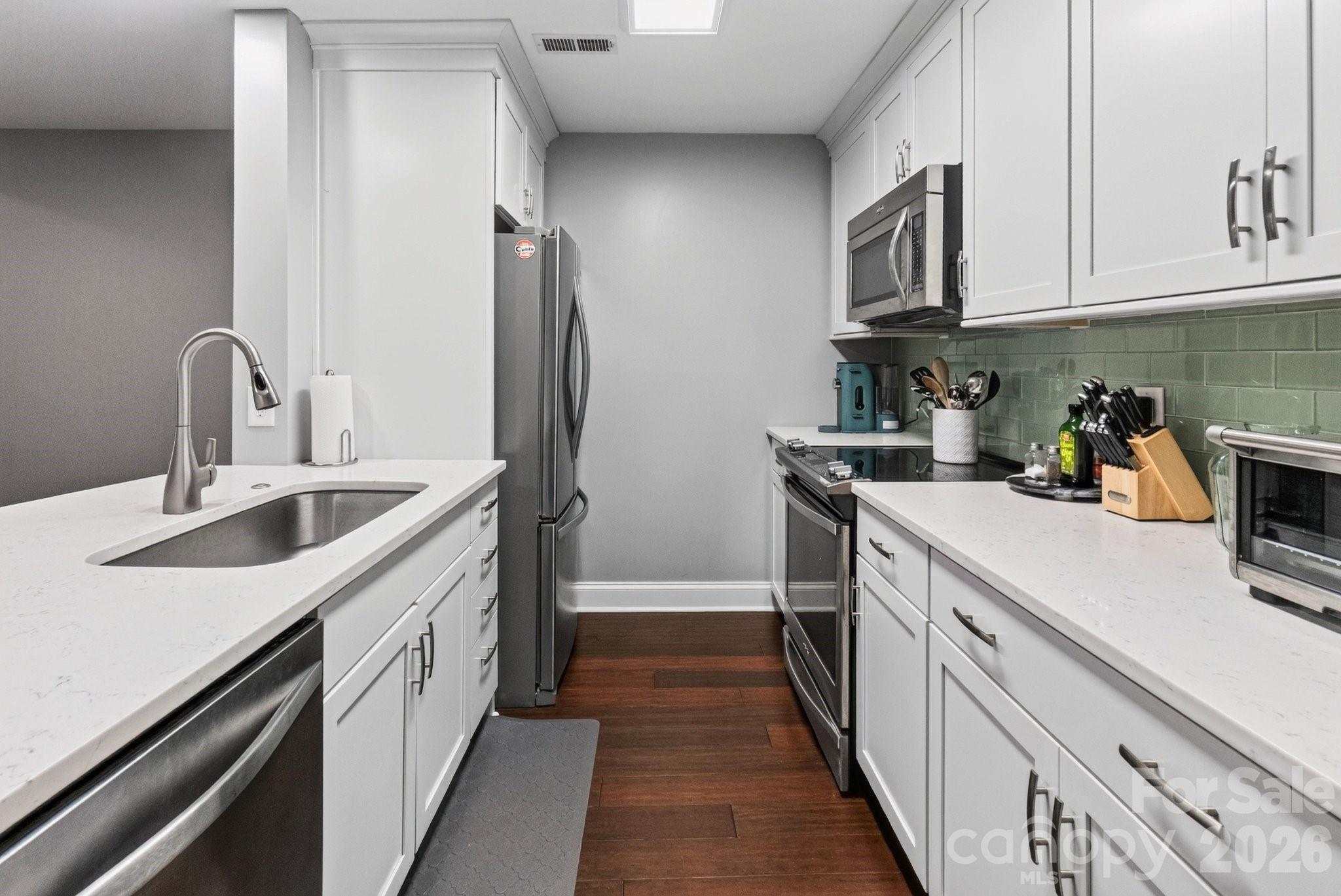Condominium at 712 Southwest Drive, Davidson, photo 5 of 42