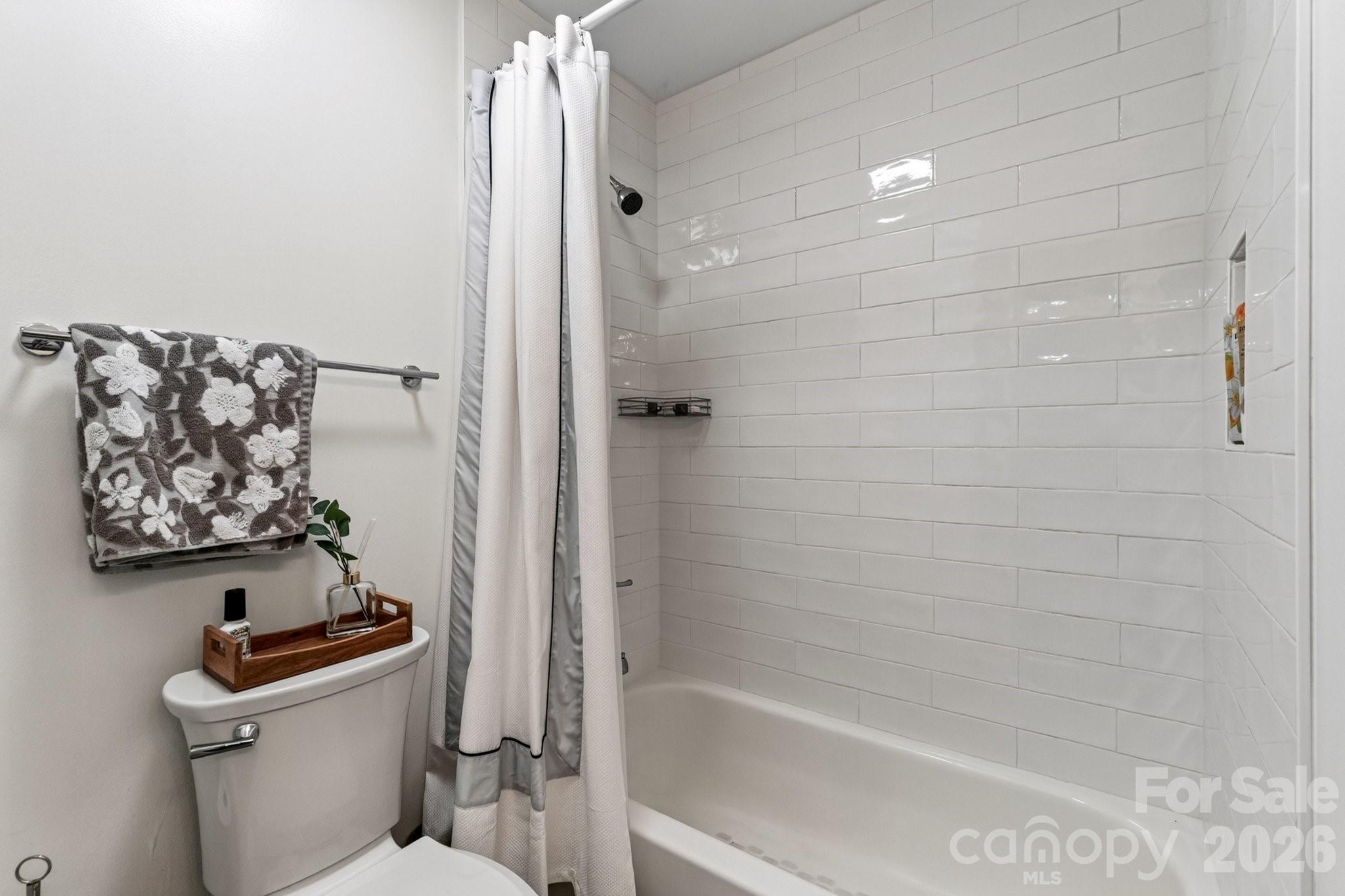 Condominium at 712 Southwest Drive, Davidson, photo 24 of 42
