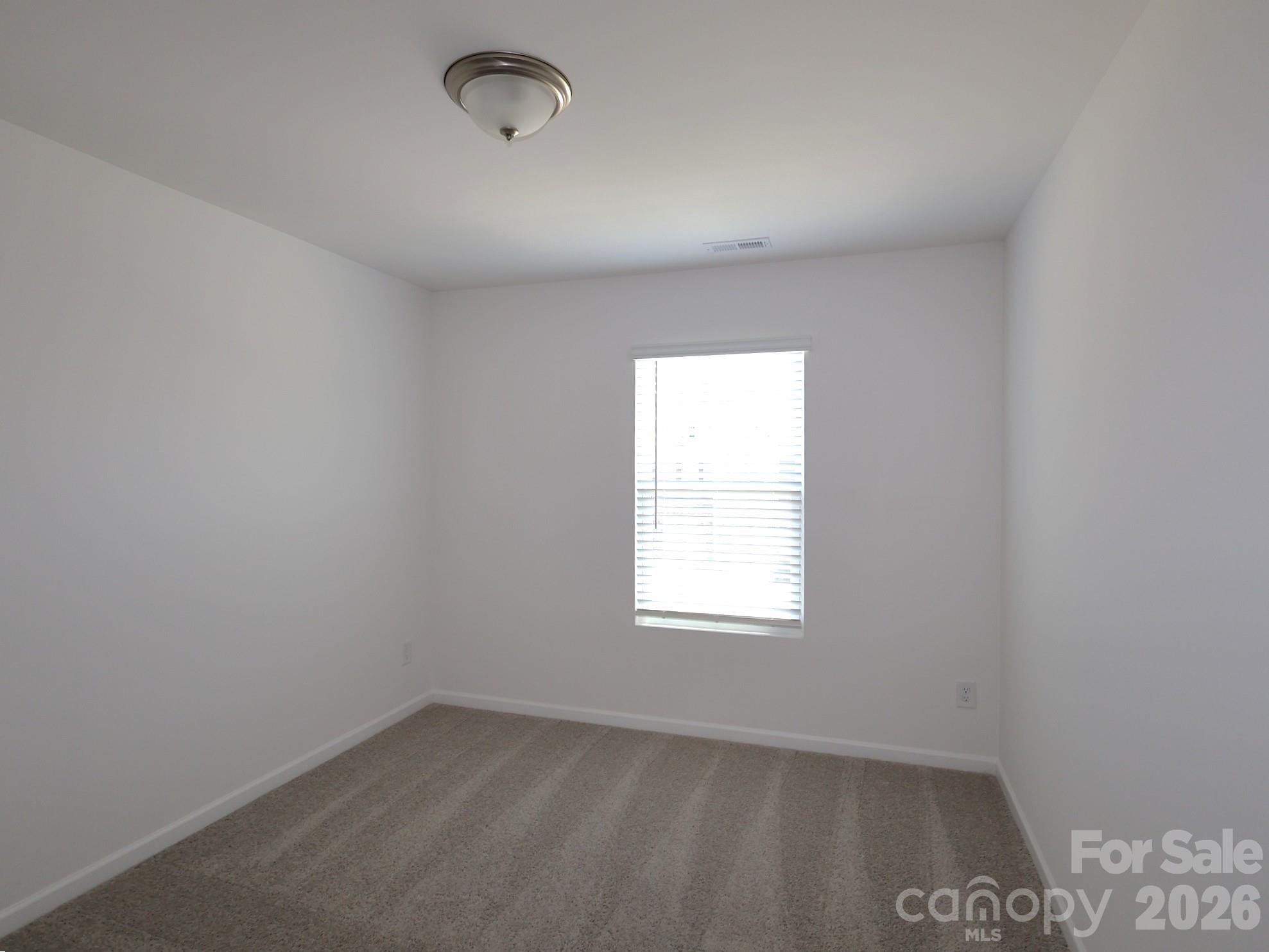 Secondary bedroom - 410 Hendley Drive, York