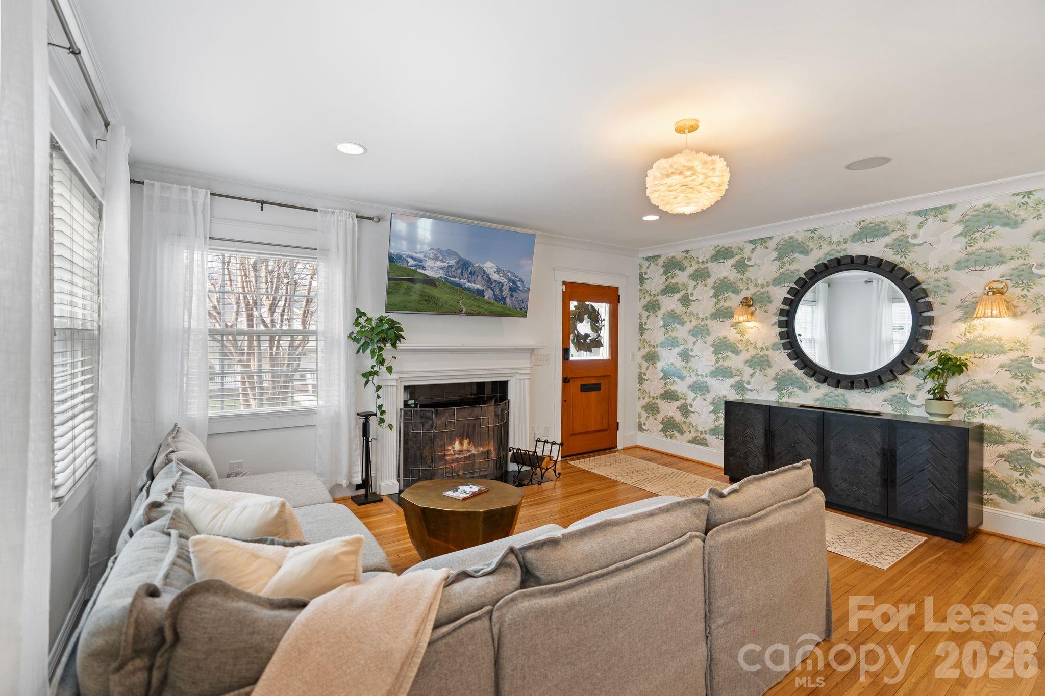 Living room - 425 Tremont Avenue E, Charlotte