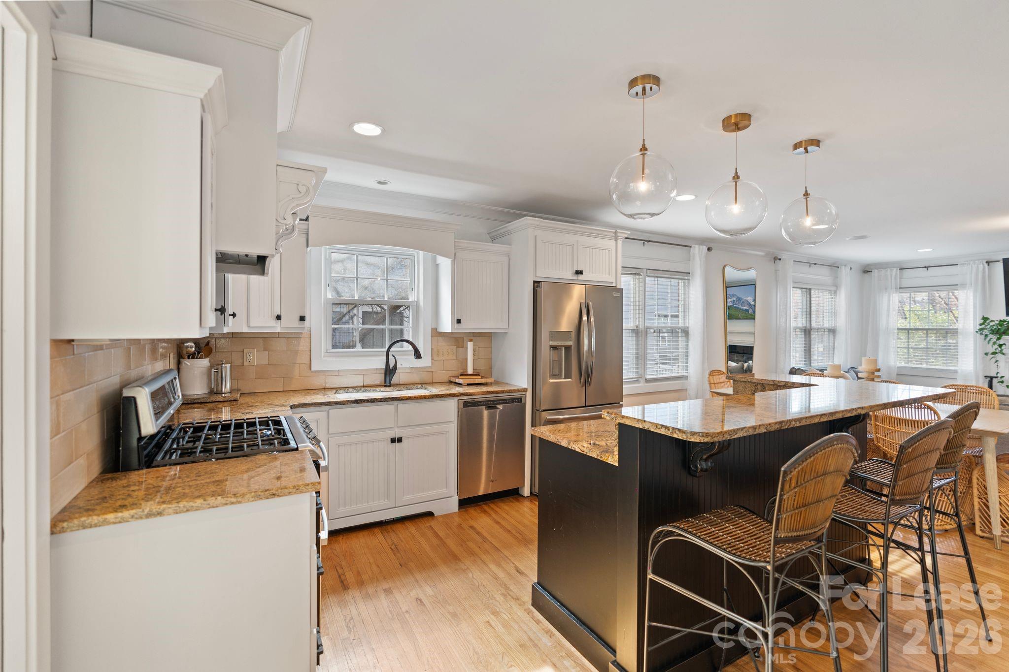Kitchen - 425 Tremont Avenue E, Charlotte