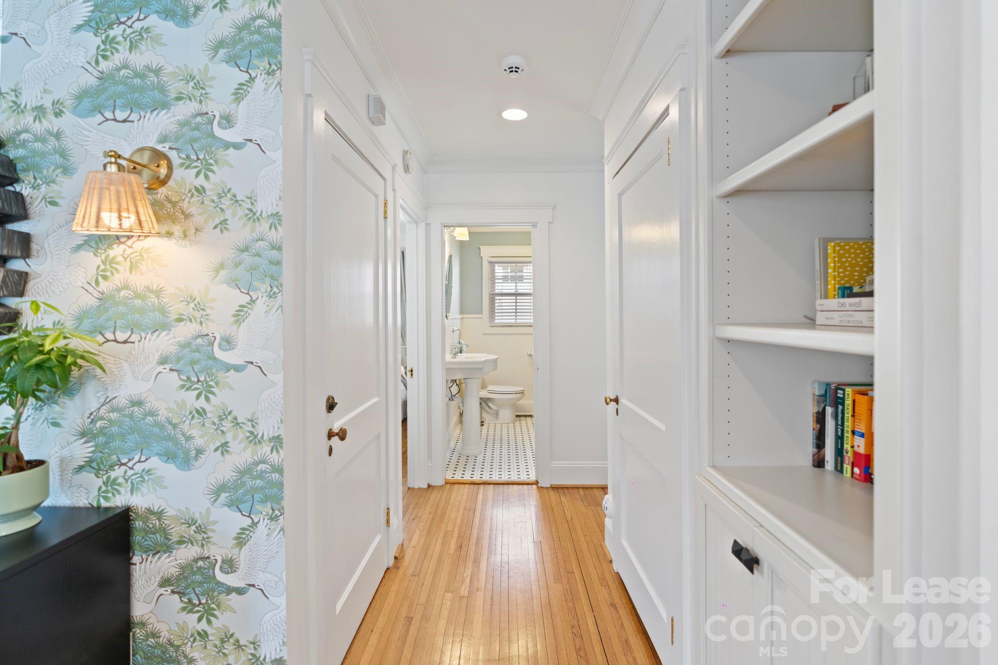 Single Family Residence at 425 Tremont Avenue E, Charlotte, photo 9 of 42