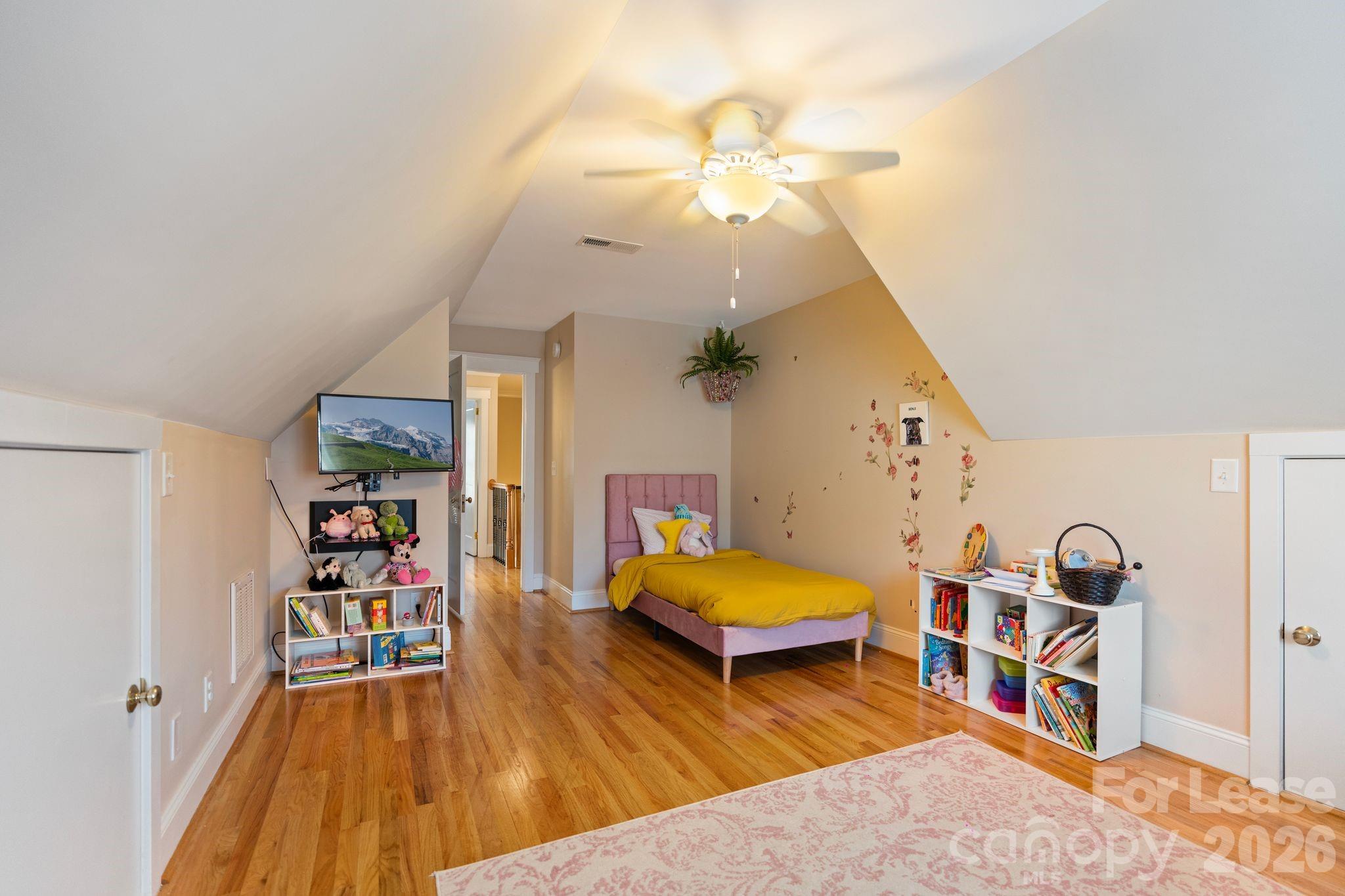 Single Family Residence at 425 Tremont Avenue E, Charlotte, photo 19 of 42