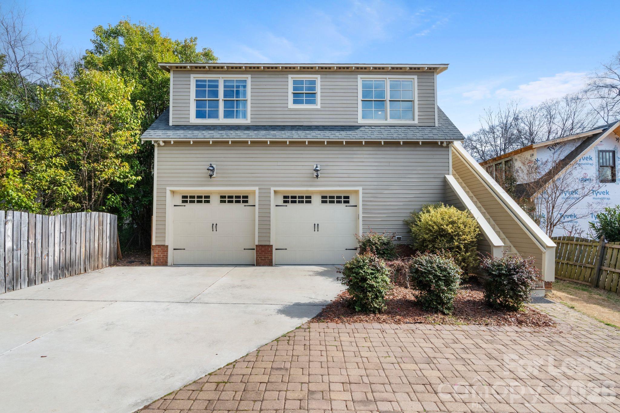 2 Car garage with 2nd living qtr - 425 Tremont Avenue E, Charlotte
