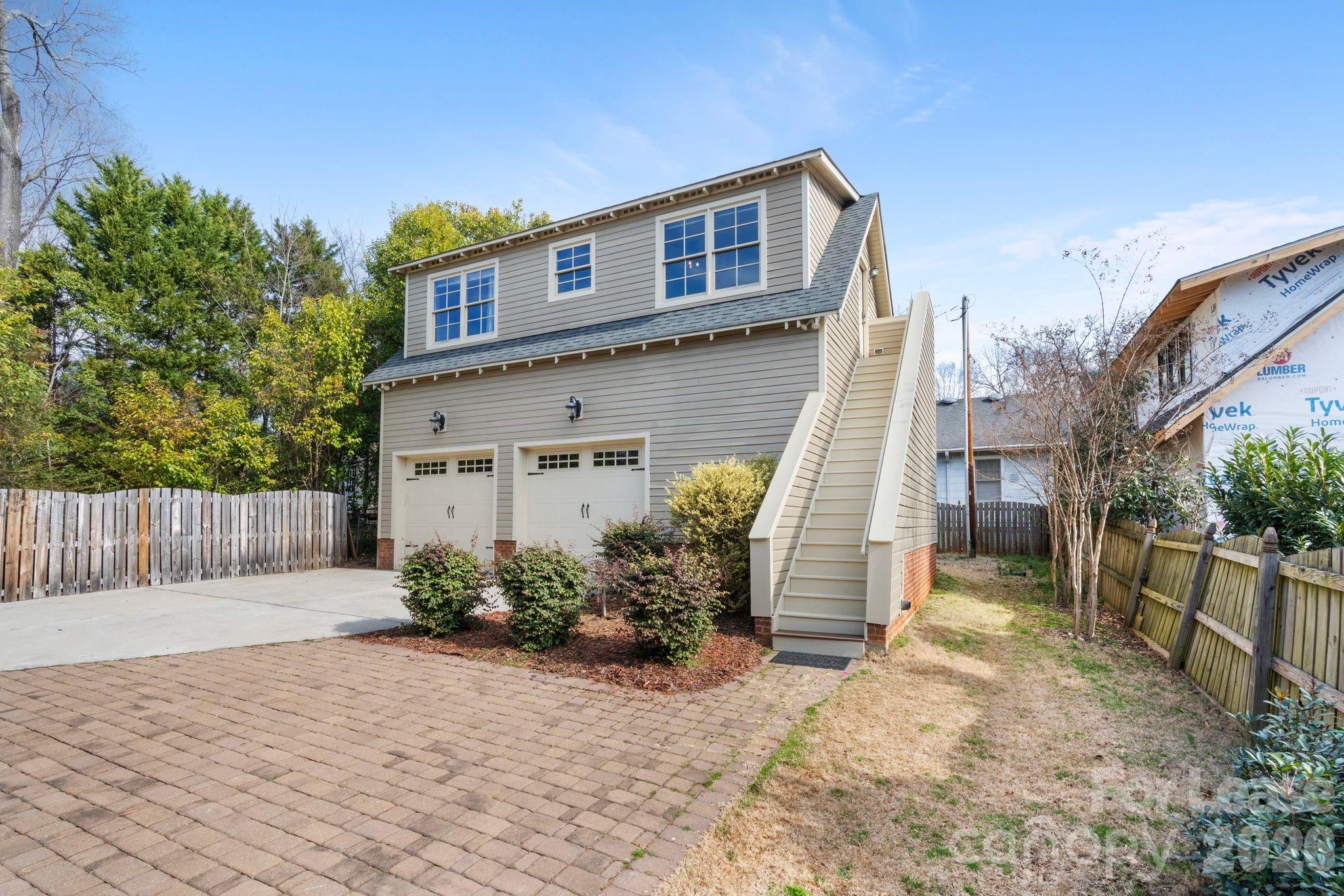 Single Family Residence at 425 Tremont Avenue E, Charlotte, photo 31 of 42