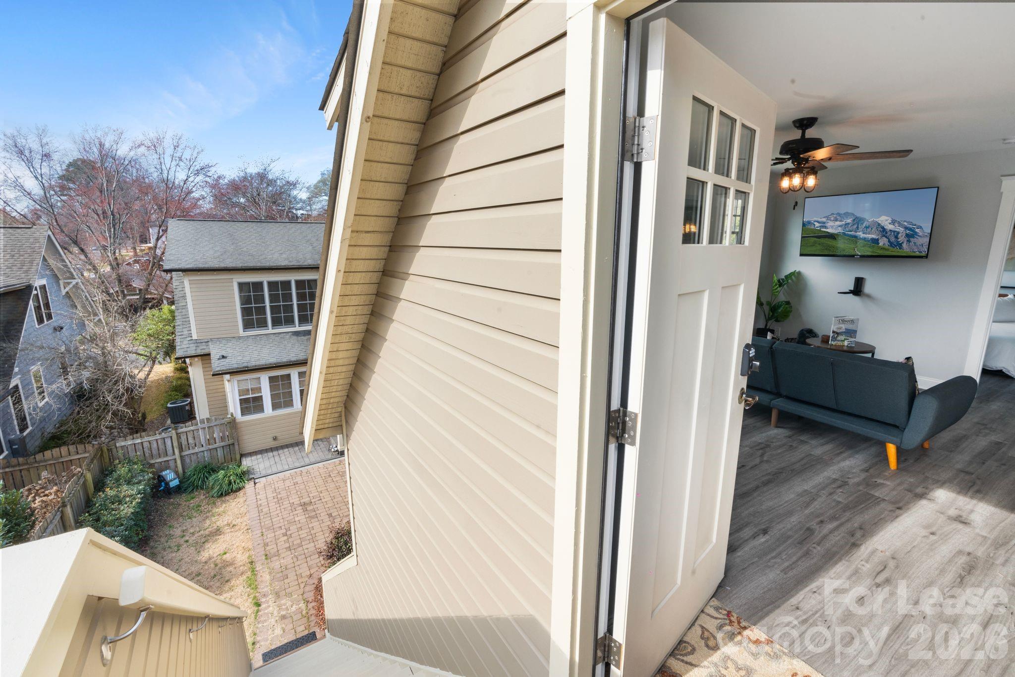 2nd living qtr - 425 Tremont Avenue E, Charlotte