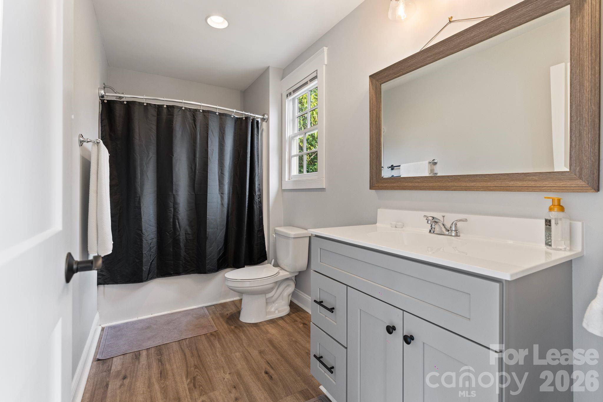 Single Family Residence at 425 Tremont Avenue E, Charlotte, photo 36 of 42