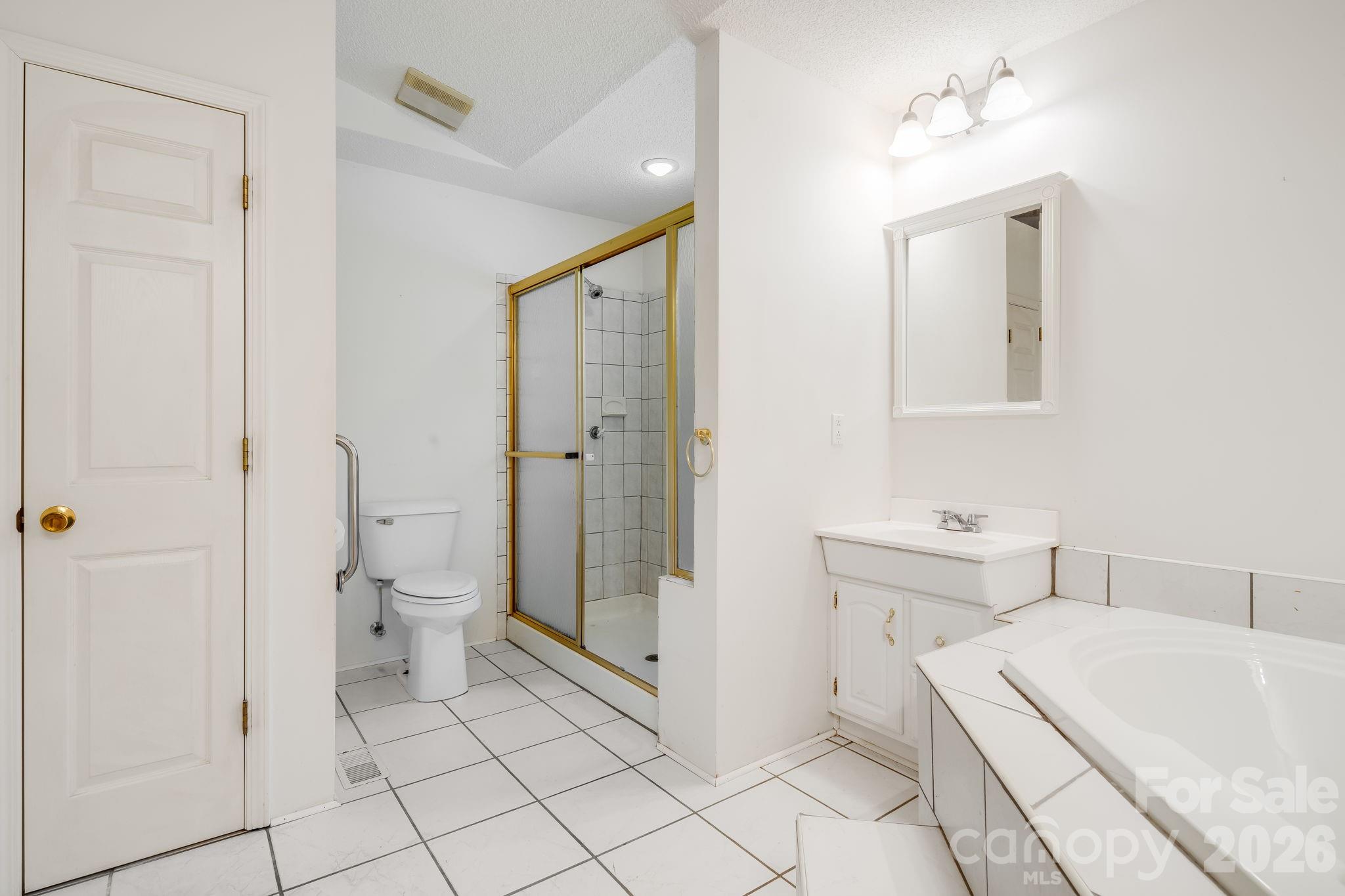 1st Primary Bath - 225 Arbor Lane, Hendersonville