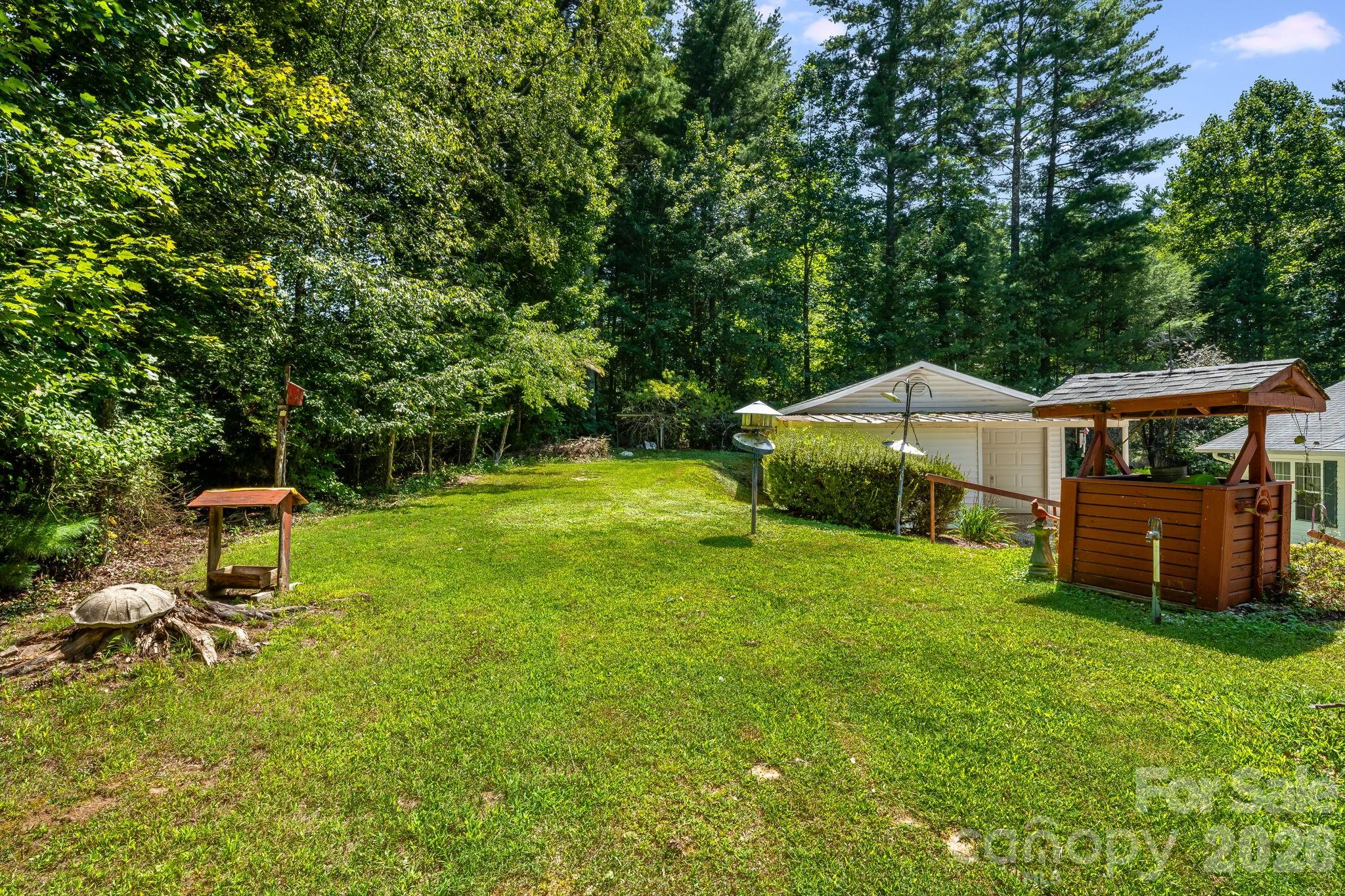 Spacious and Private Back Yard - 225 Arbor Lane, Hendersonville