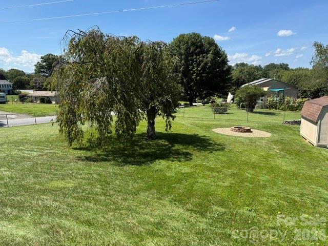 Well maintained and groomed back yard - 204 Scottlynn Drive, Asheville
