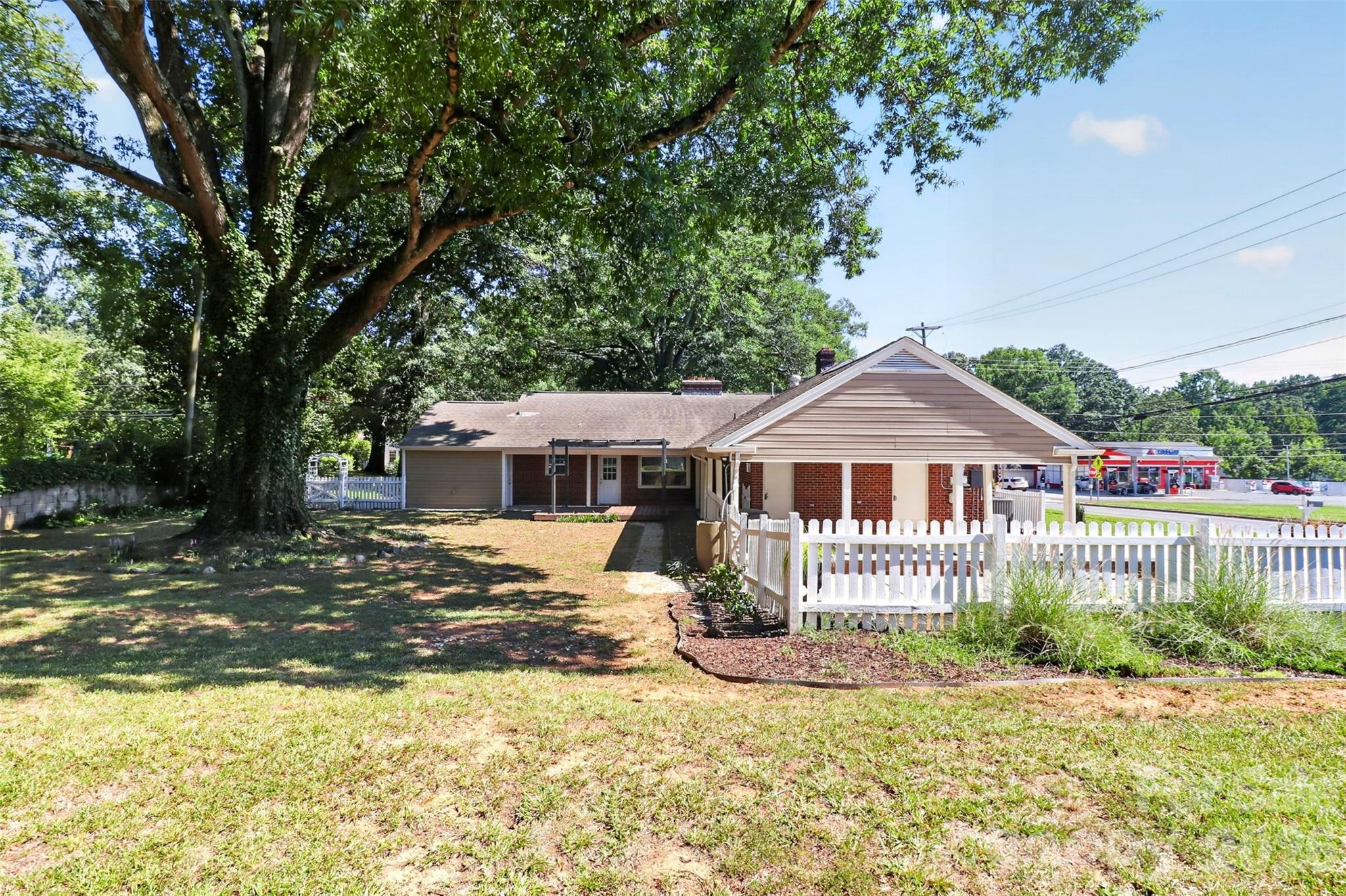 Backyard Picket Fence - 704 Lancaster Avenue, Monroe