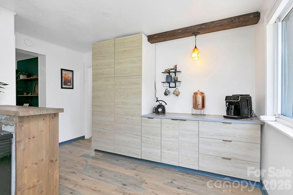 Very Modern - 354 King Road, Pisgah Forest