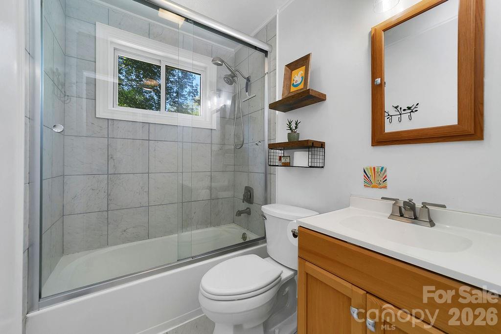 Full Bath - 354 King Road, Pisgah Forest