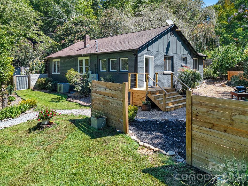 Privacy Fence - 354 King Road, Pisgah Forest