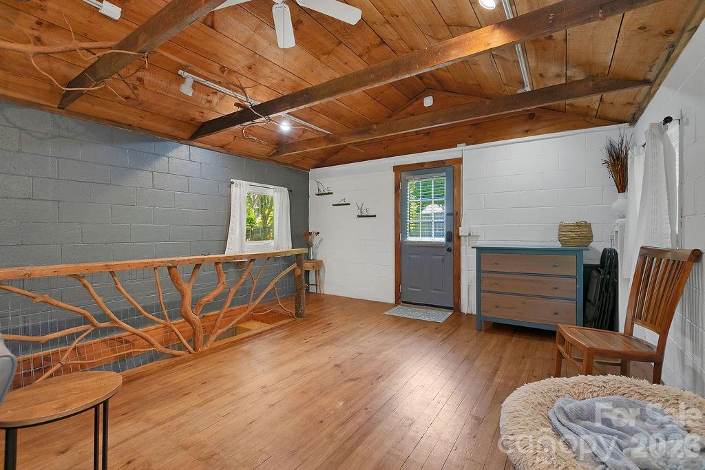 Beautiful open ceiling - 354 King Road, Pisgah Forest