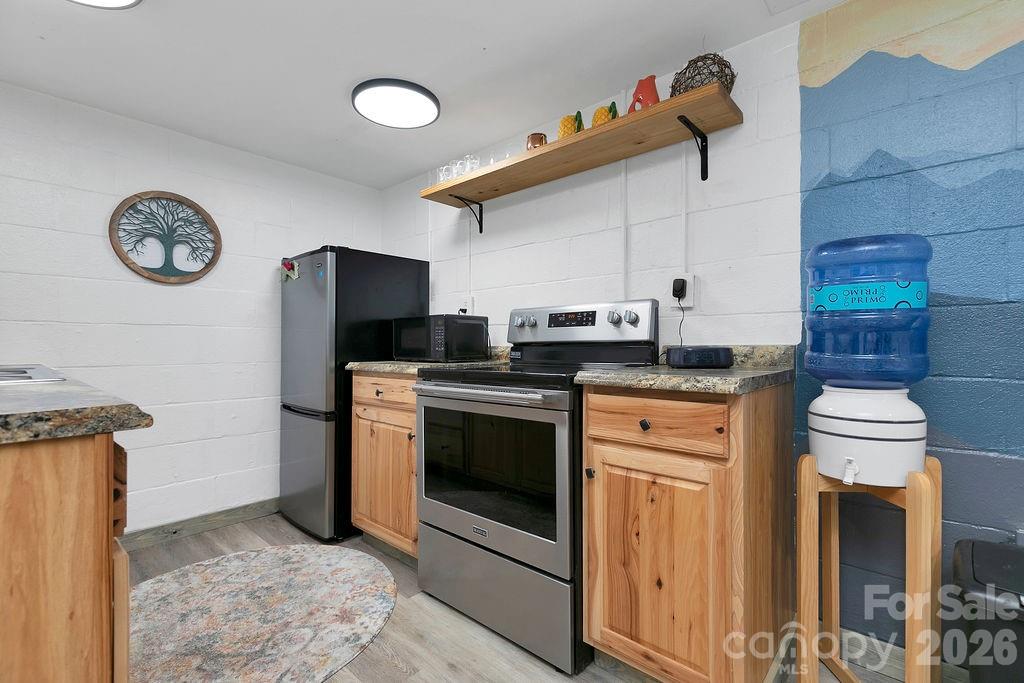 Full Kitchen - 354 King Road, Pisgah Forest