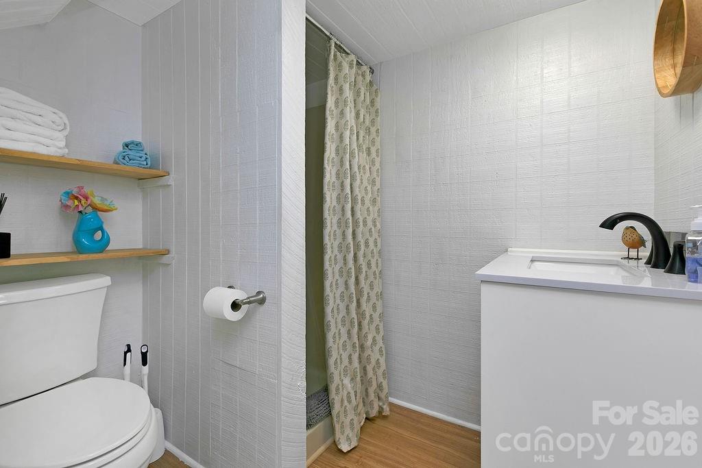 Full Bath - 354 King Road, Pisgah Forest