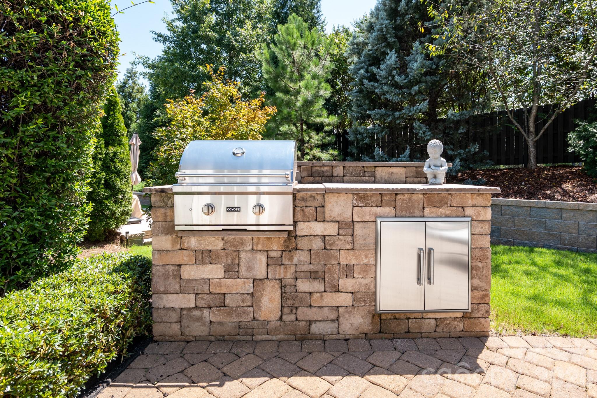 Built-in grill - perfect for entertaining - 4043 Perth Road, Indian Land