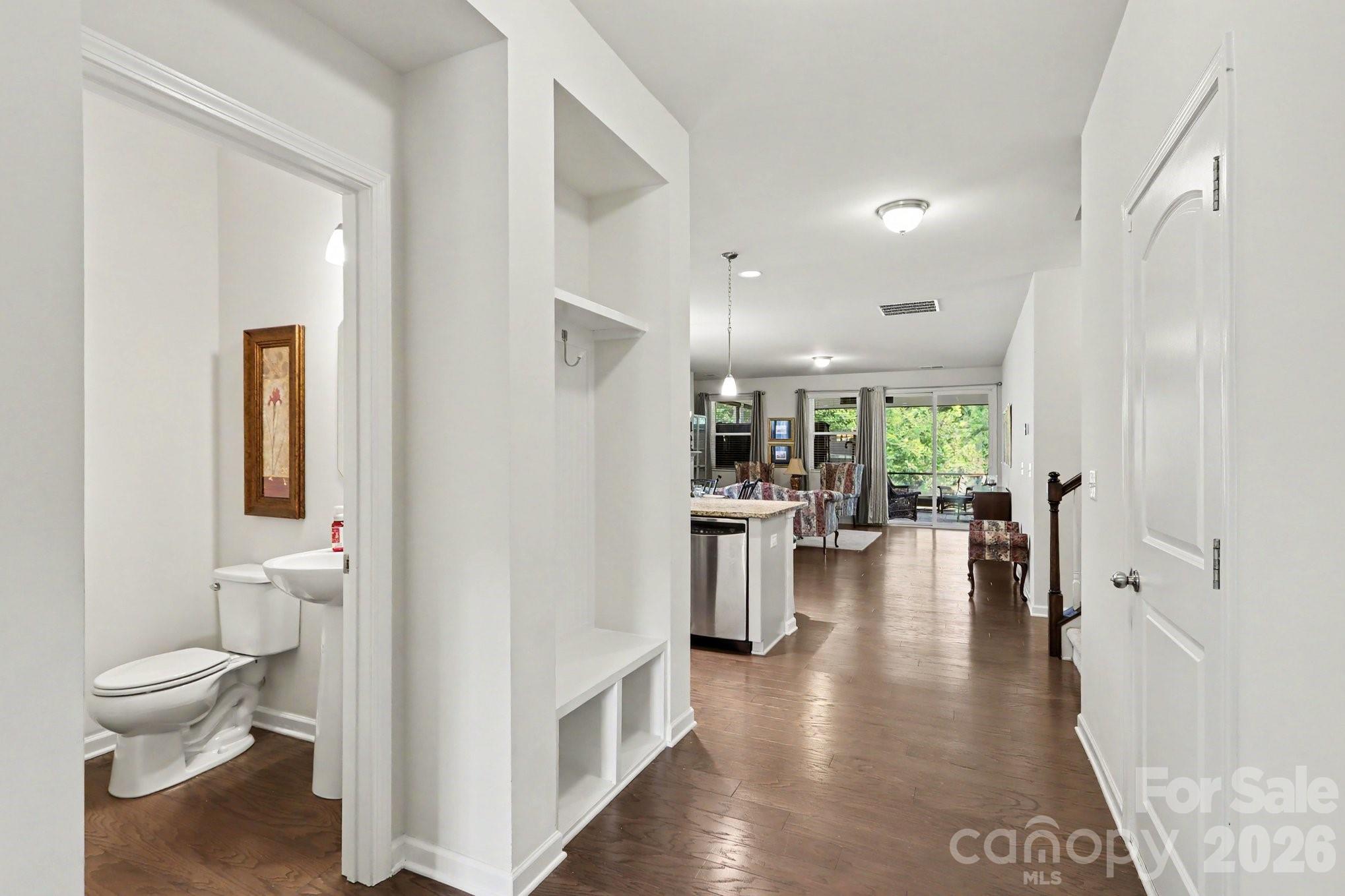 Single Family Residence at 14103 Magnolia Walk Drive, Huntersville, photo 3 of 25