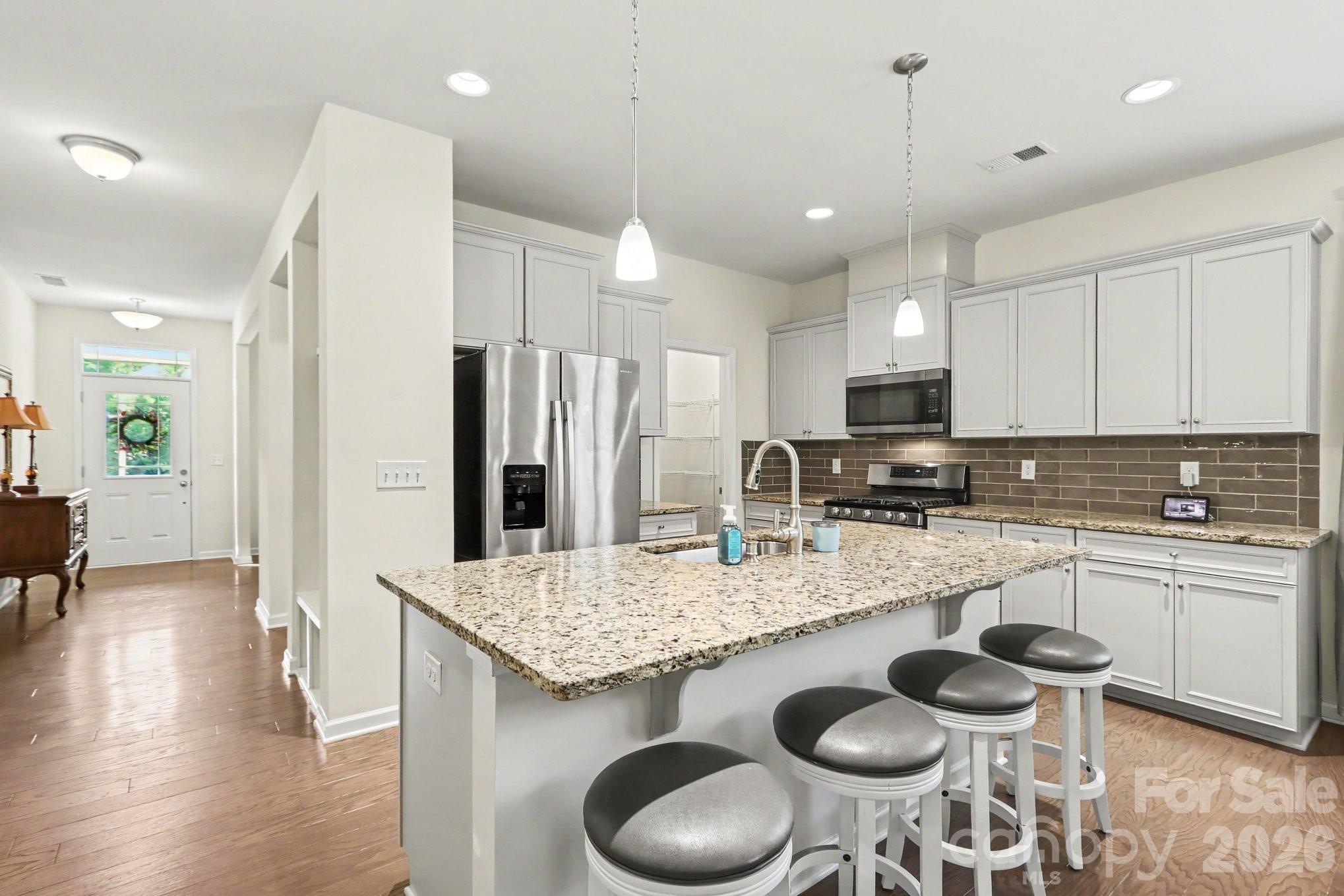 Single Family Residence at 14103 Magnolia Walk Drive, Huntersville, photo 4 of 25