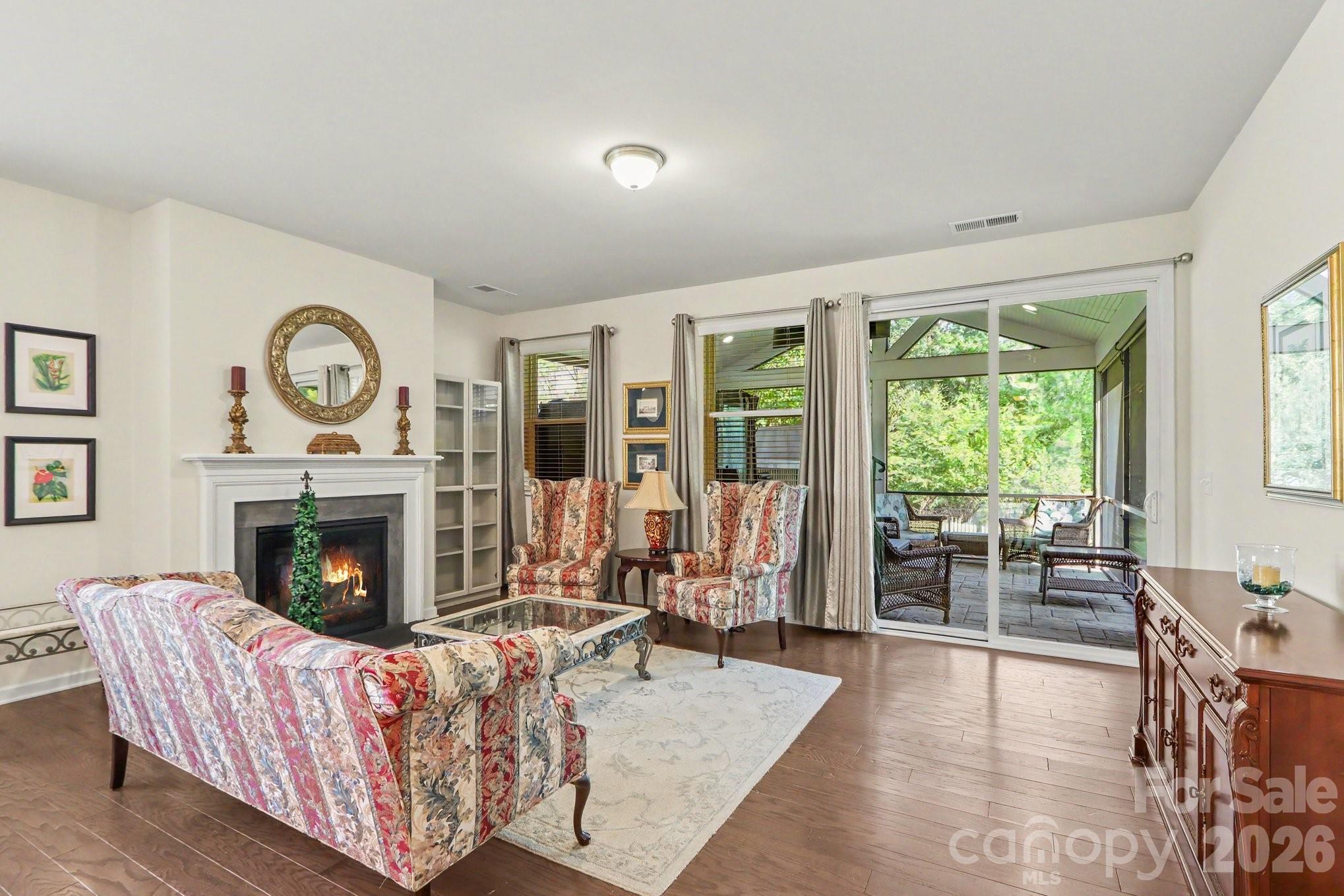 Single Family Residence at 14103 Magnolia Walk Drive, Huntersville, photo 9 of 25