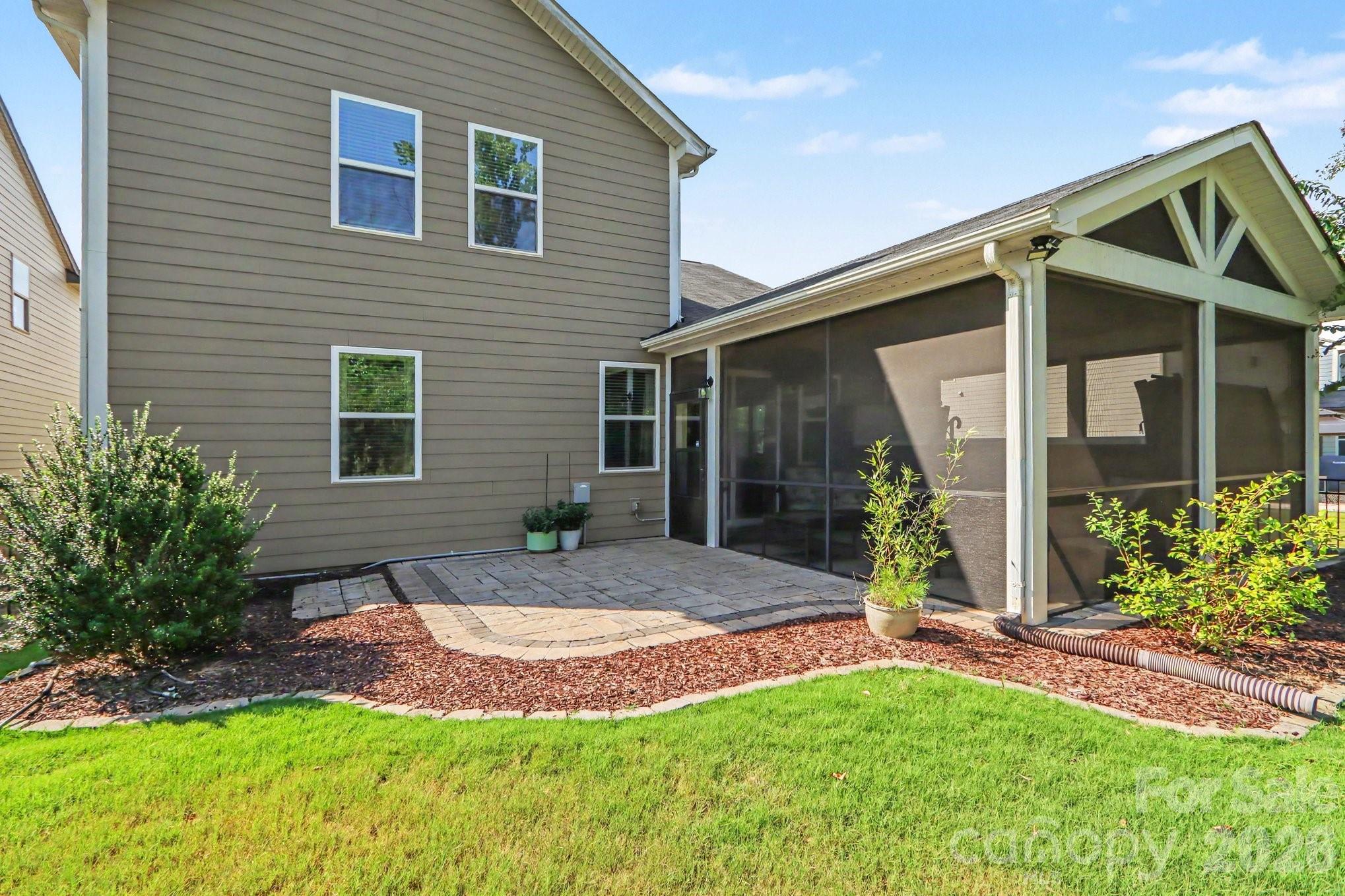 Single Family Residence at 14103 Magnolia Walk Drive, Huntersville, photo 24 of 25