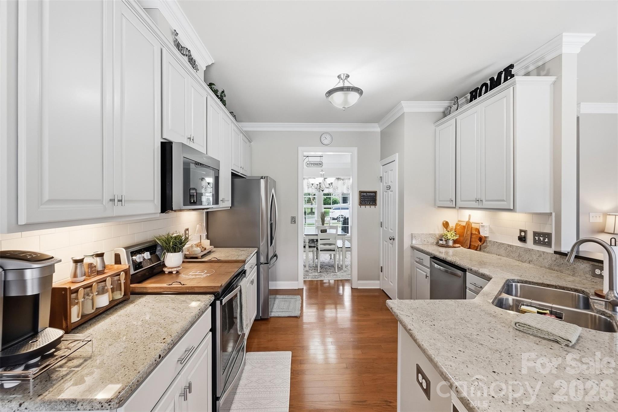 Single Family Residence at 6511 Fieldstone Manor Drive, Matthews, photo 4 of 32