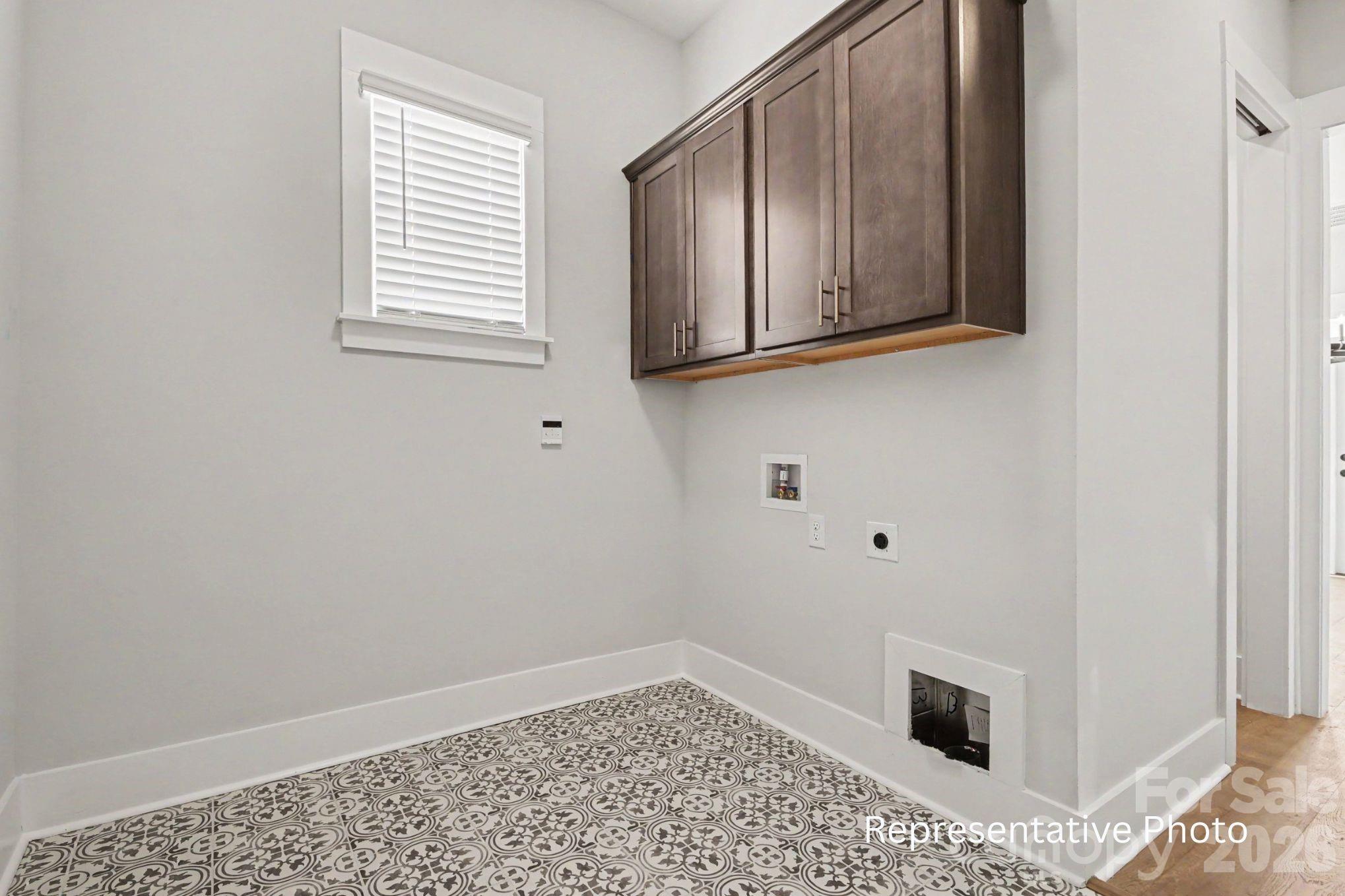 Single Family Residence at 20397 Queens Street, Cornelius, photo 10 of 25