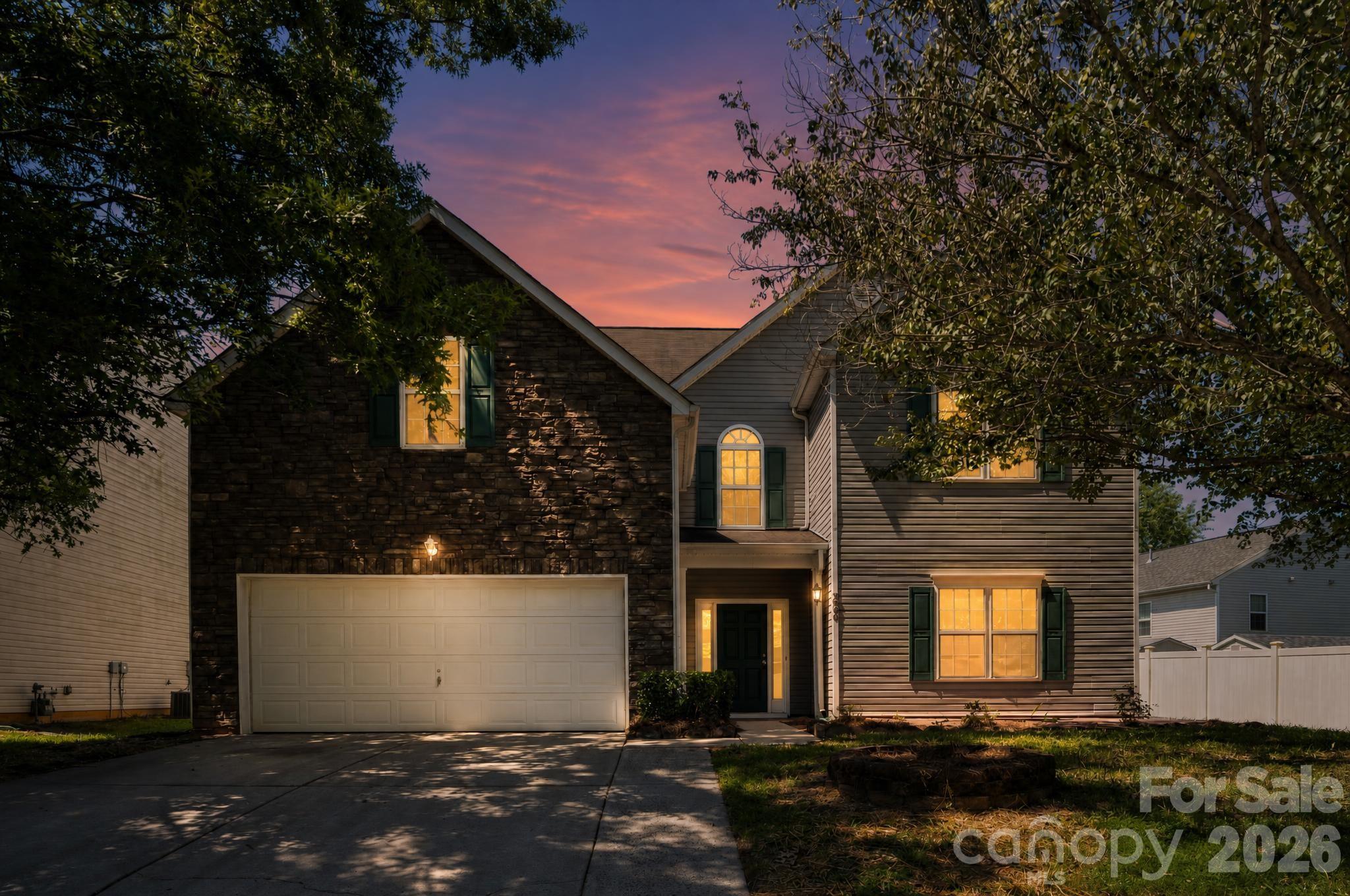 Single Family Residence at 3006 Royal Troon Drive, Matthews, photo 2 of 26