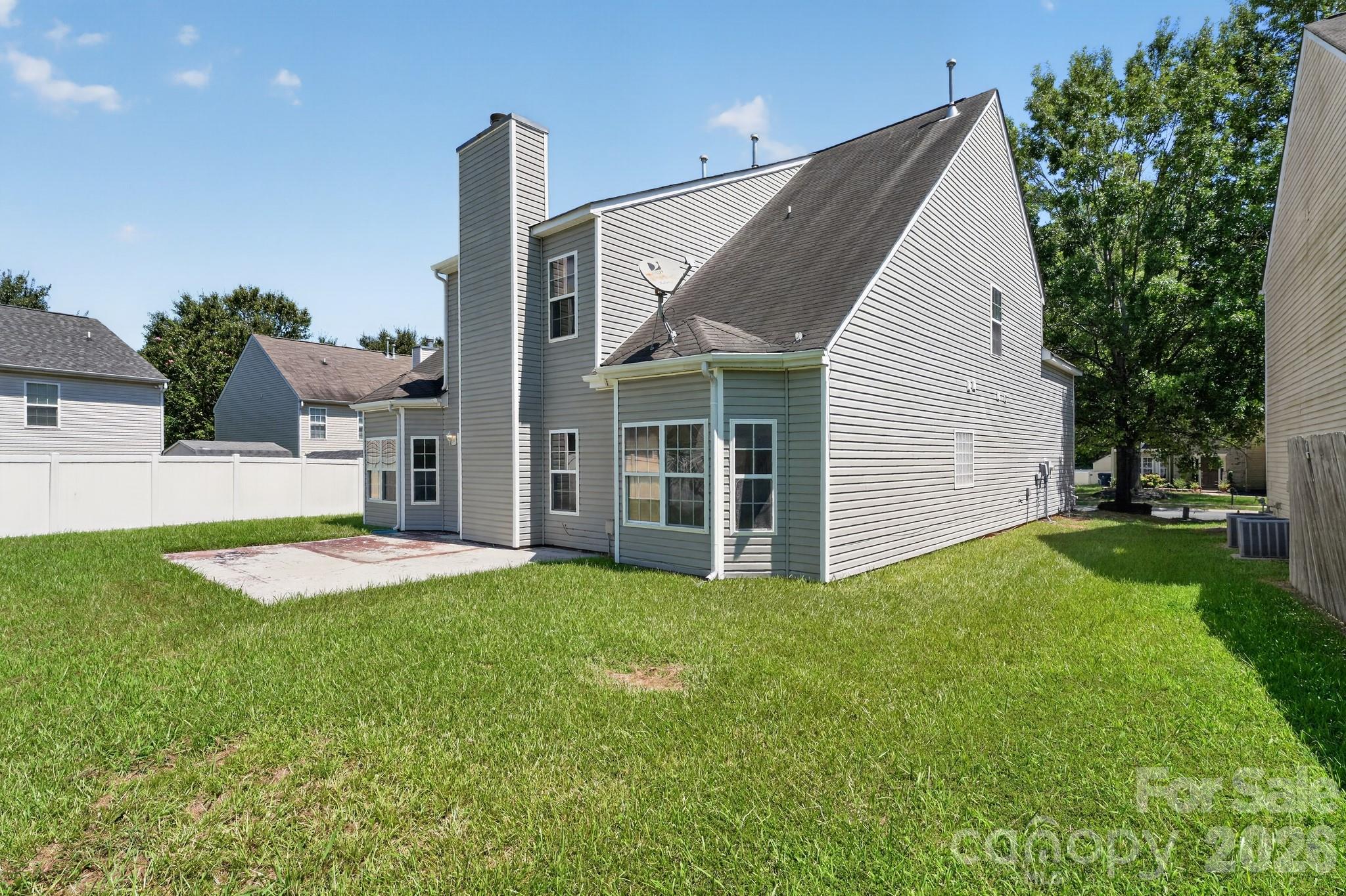 Single Family Residence at 3006 Royal Troon Drive, Matthews, photo 4 of 26
