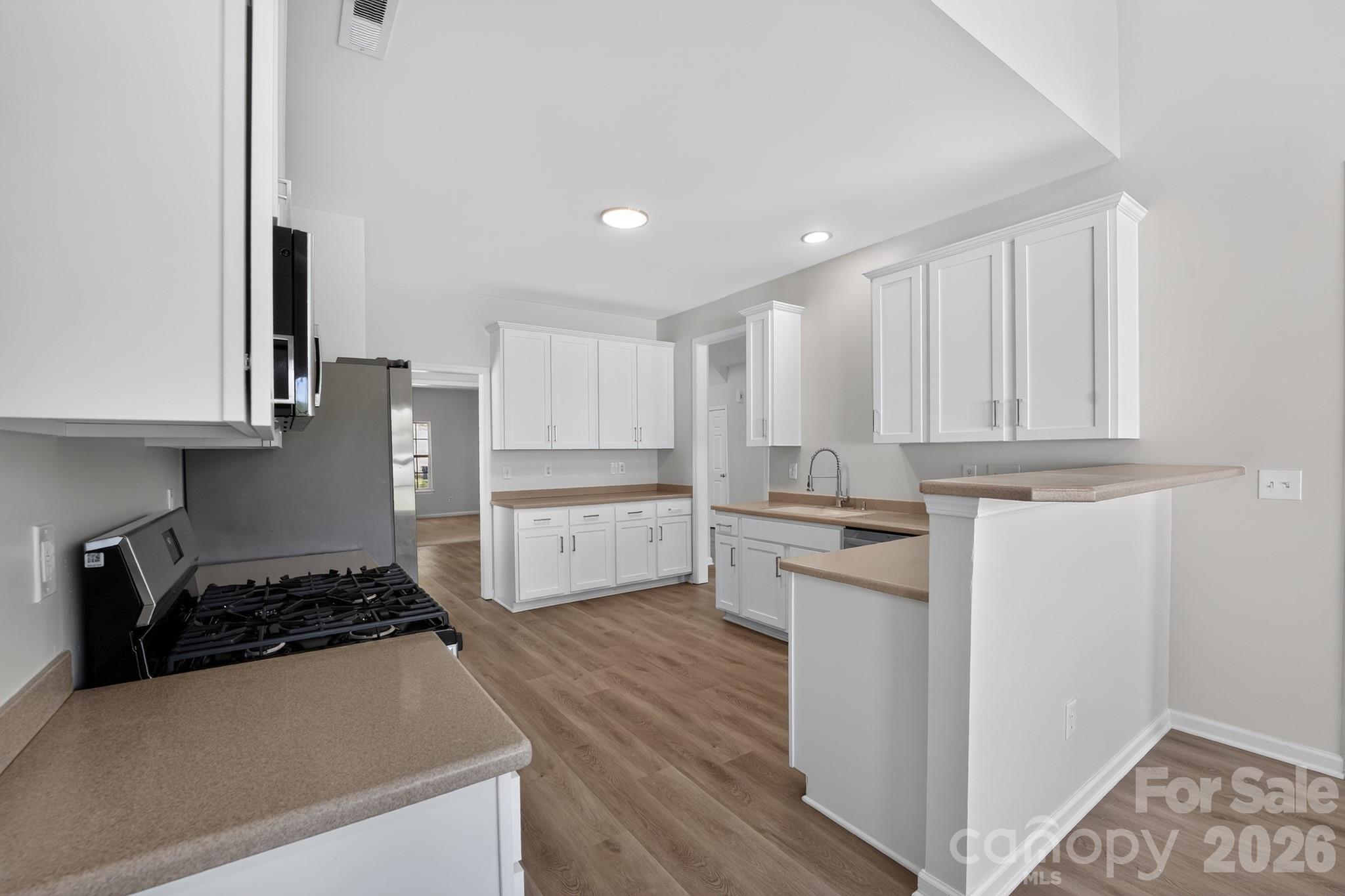 Single Family Residence at 3006 Royal Troon Drive, Matthews, photo 11 of 26
