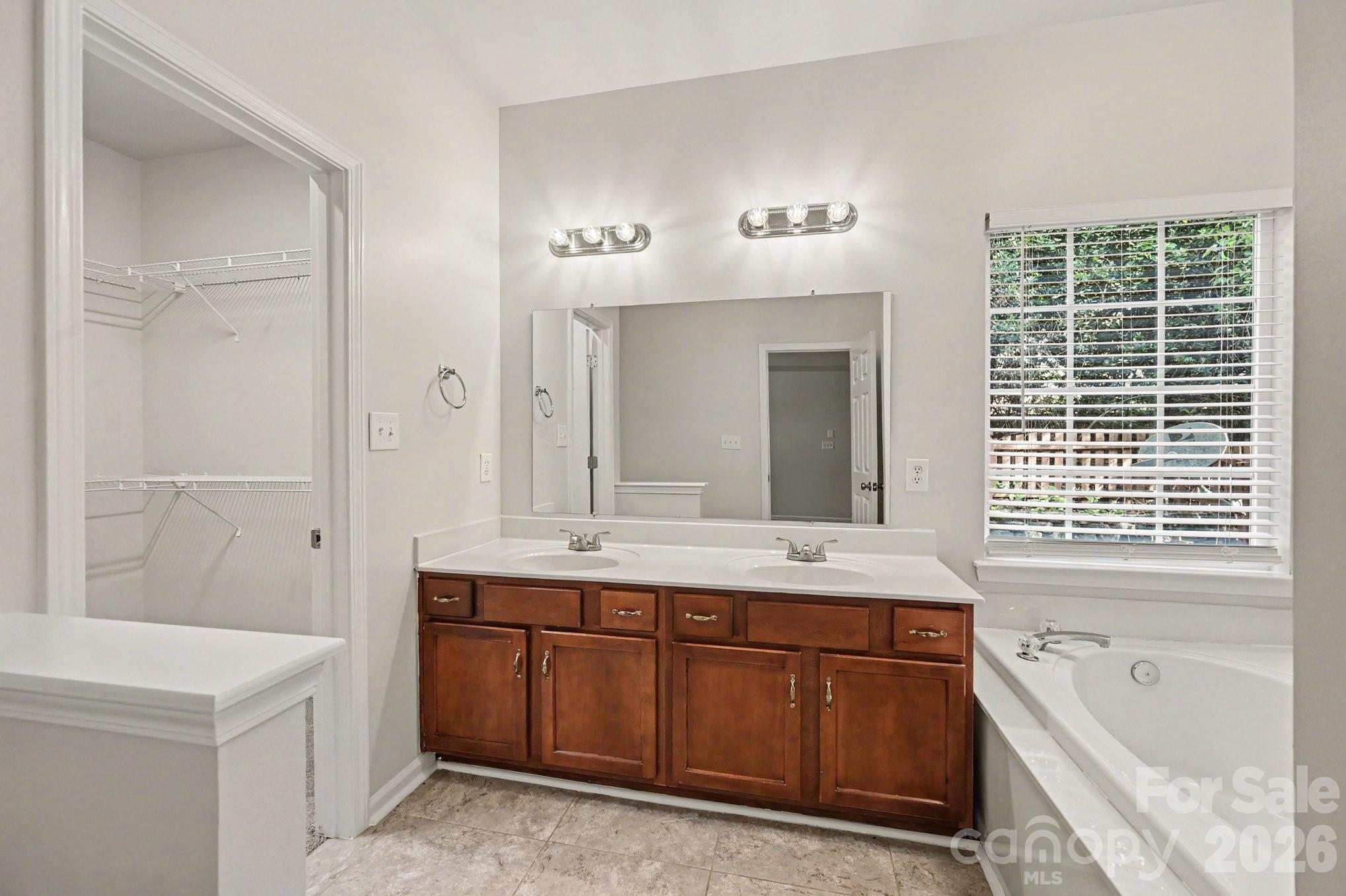 Single Family Residence at 400 Amersham Lane, Waxhaw, photo 13 of 23