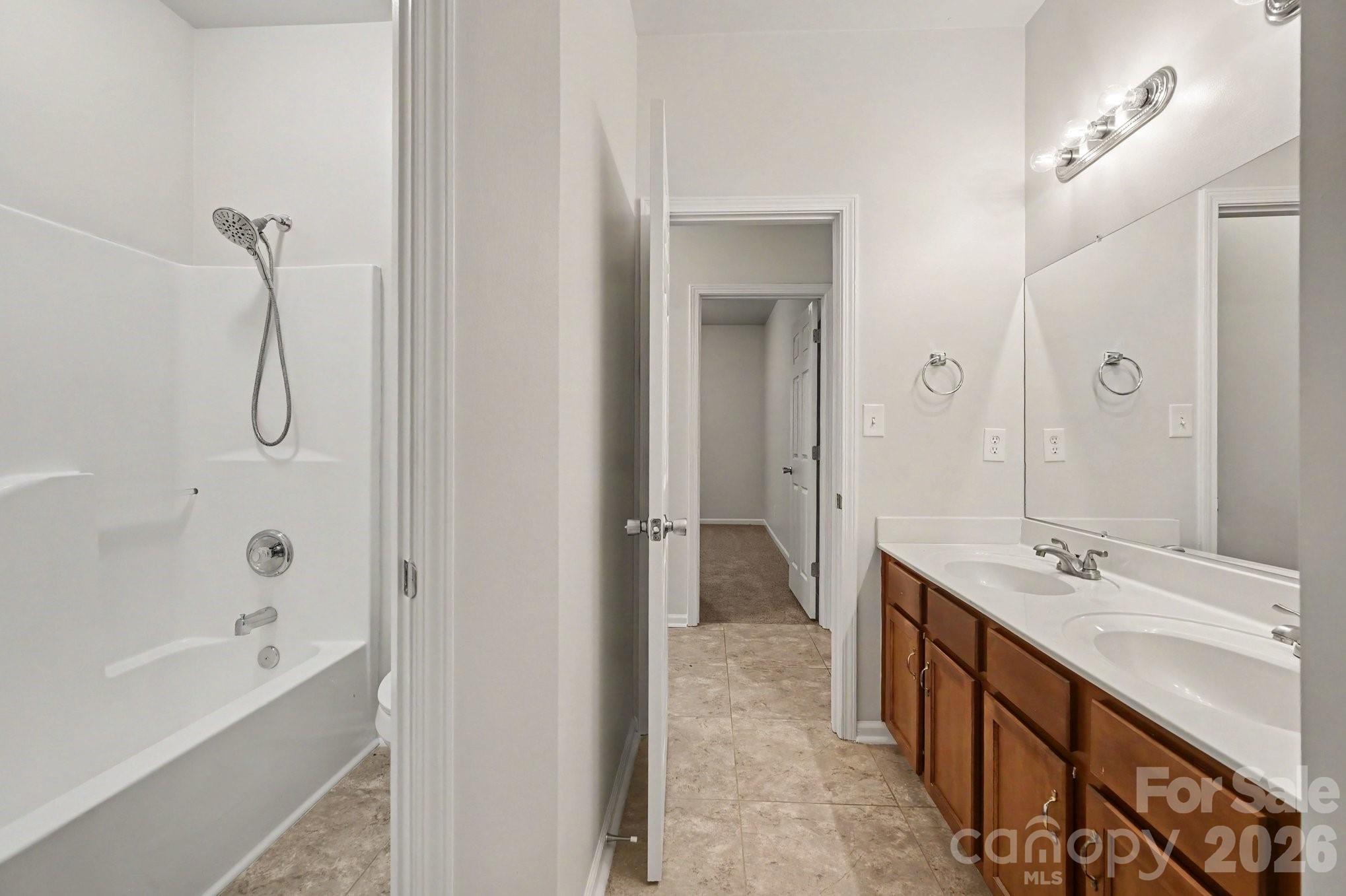 Single Family Residence at 400 Amersham Lane, Waxhaw, photo 16 of 23