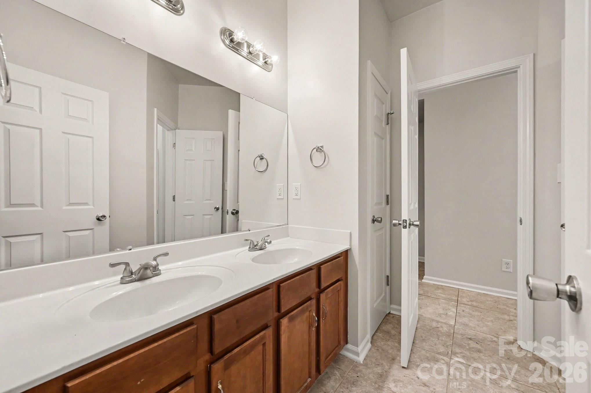 Single Family Residence at 400 Amersham Lane, Waxhaw, photo 18 of 23