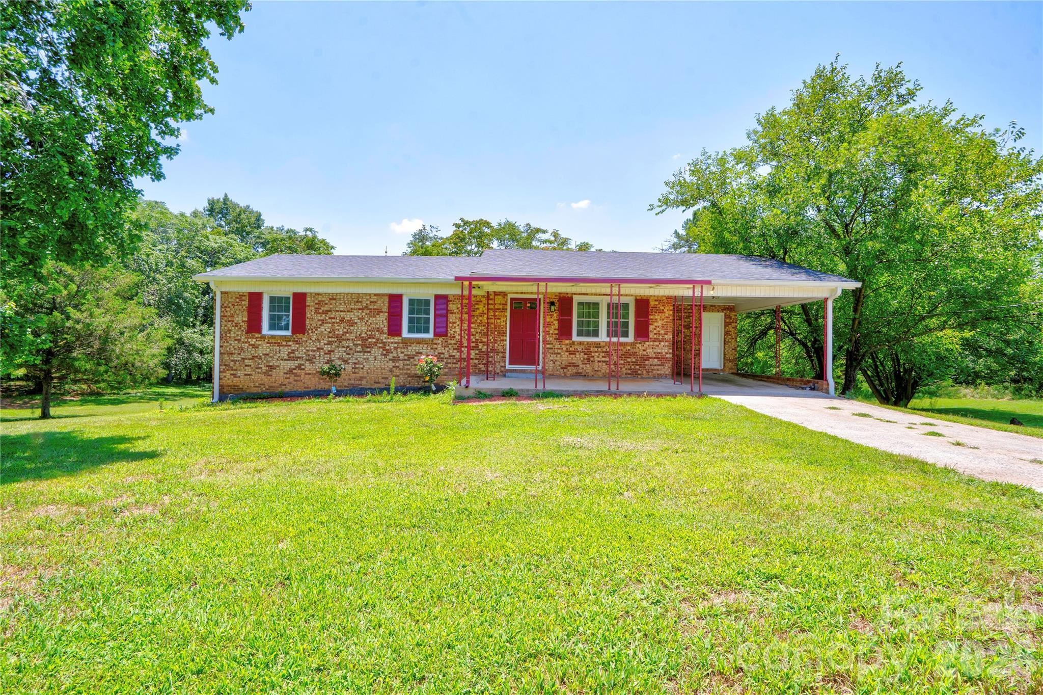 Single Family Residence at 231 London Road, Lawndale, photo 2 of 43