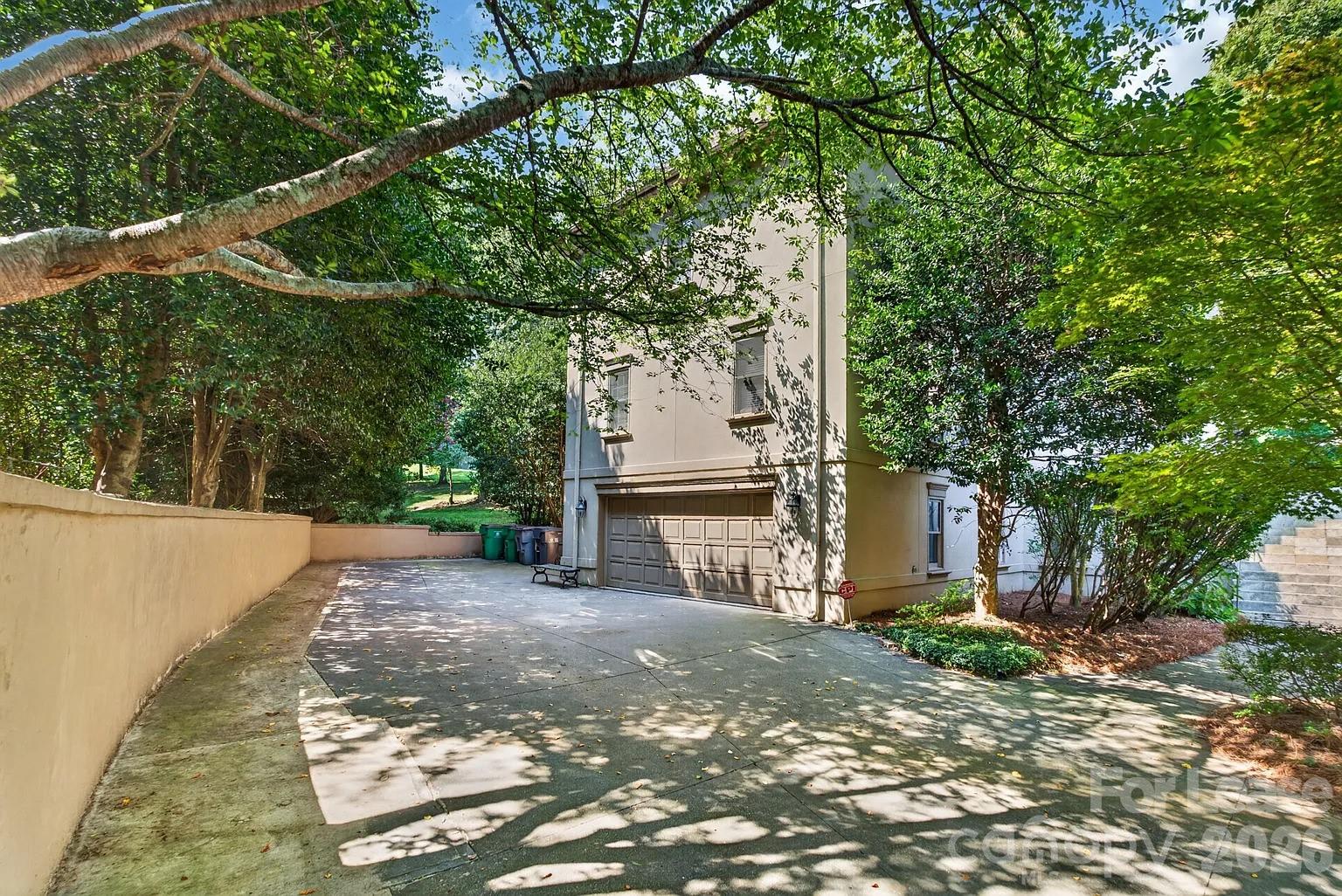 Single Family Residence at 4811 Old Course Drive, Charlotte, photo 3 of 48