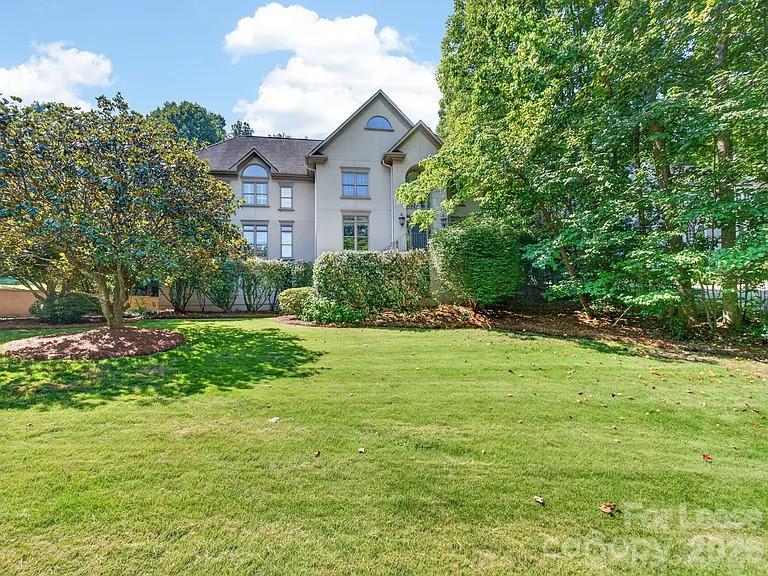Single Family Residence at 4811 Old Course Drive, Charlotte, photo 4 of 48