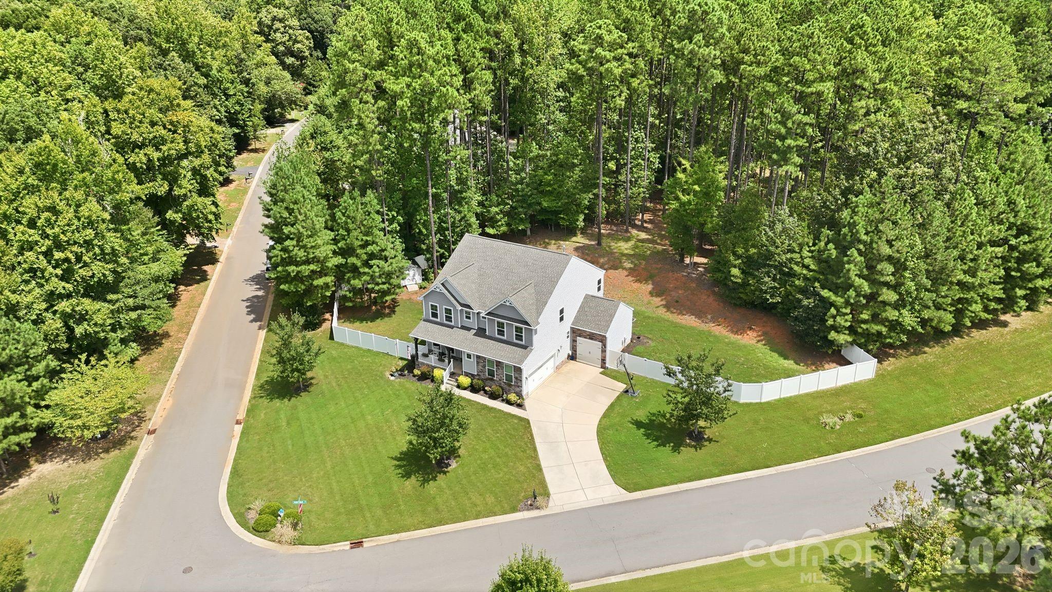 Single Family Residence at 607 Winter Walk Lane, Lake Wylie, photo 37 of 41