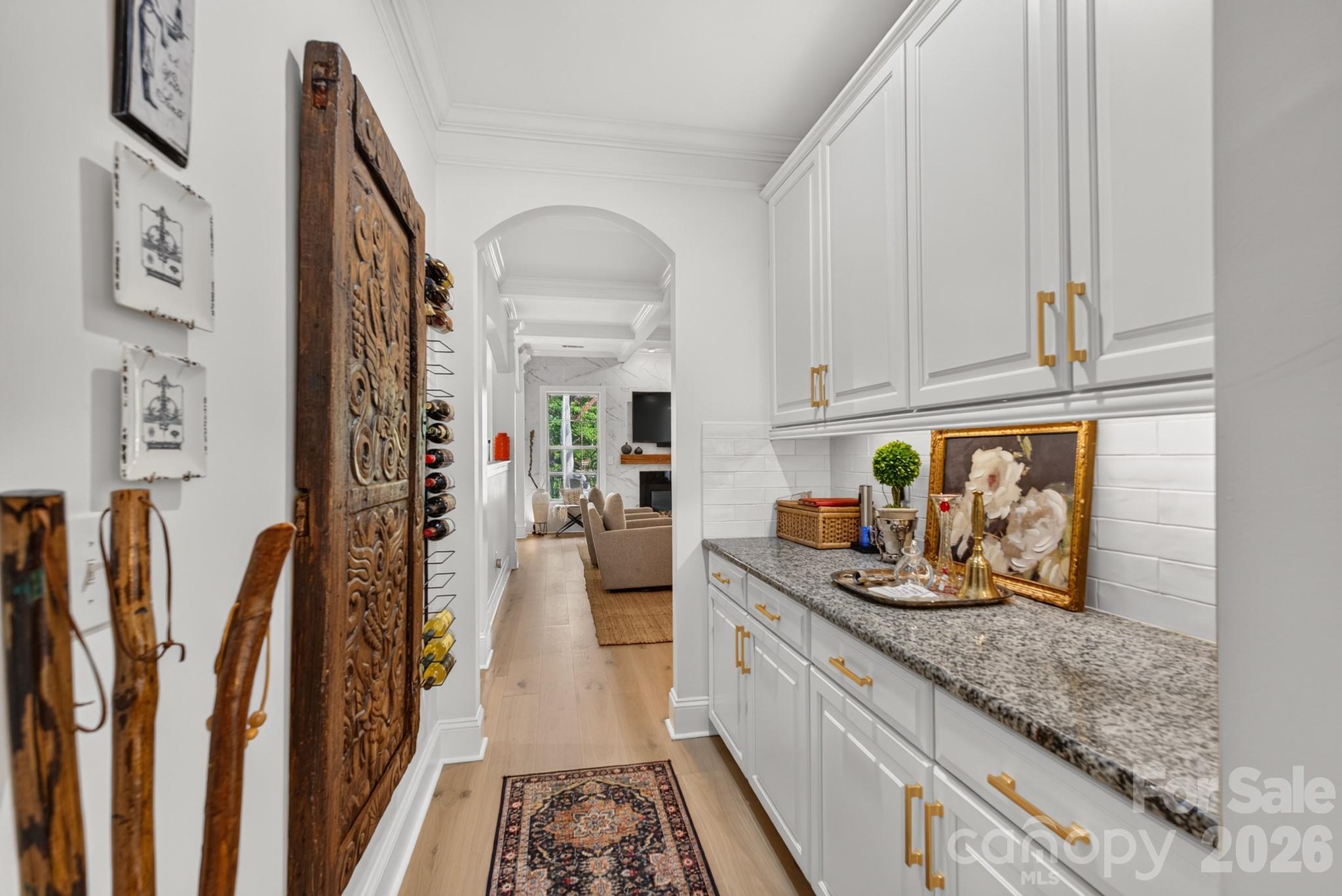 Pass-thru kitchen - DR - 725 Fawns Glen Place, Lake Wylie