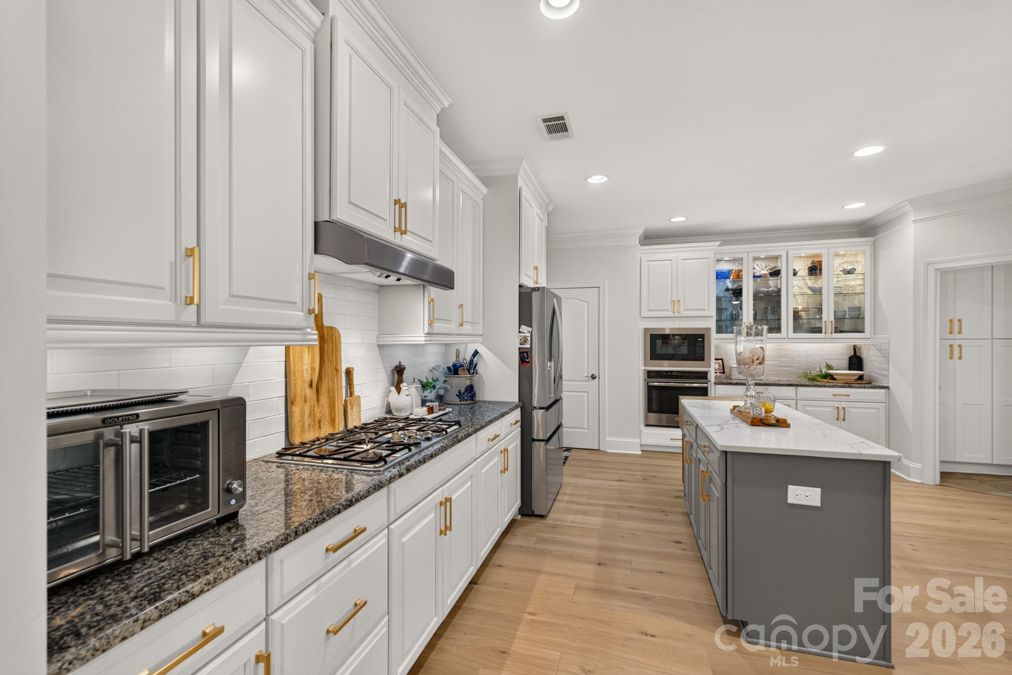Single Family Residence at 725 Fawns Glen Place, Lake Wylie, photo 19 of 47