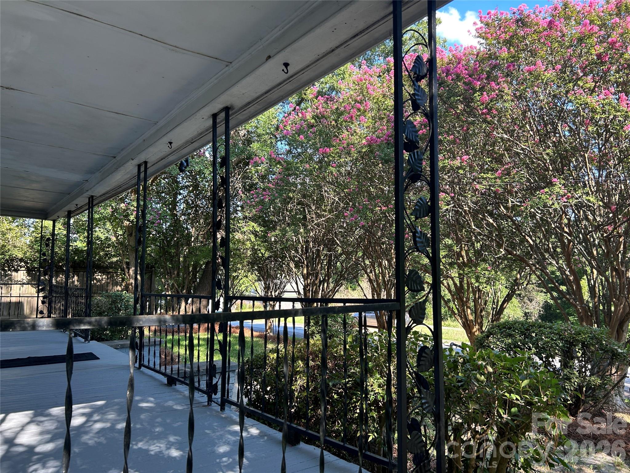 COVERED FRONT PORCH - 316 W Arch Street, Lancaster