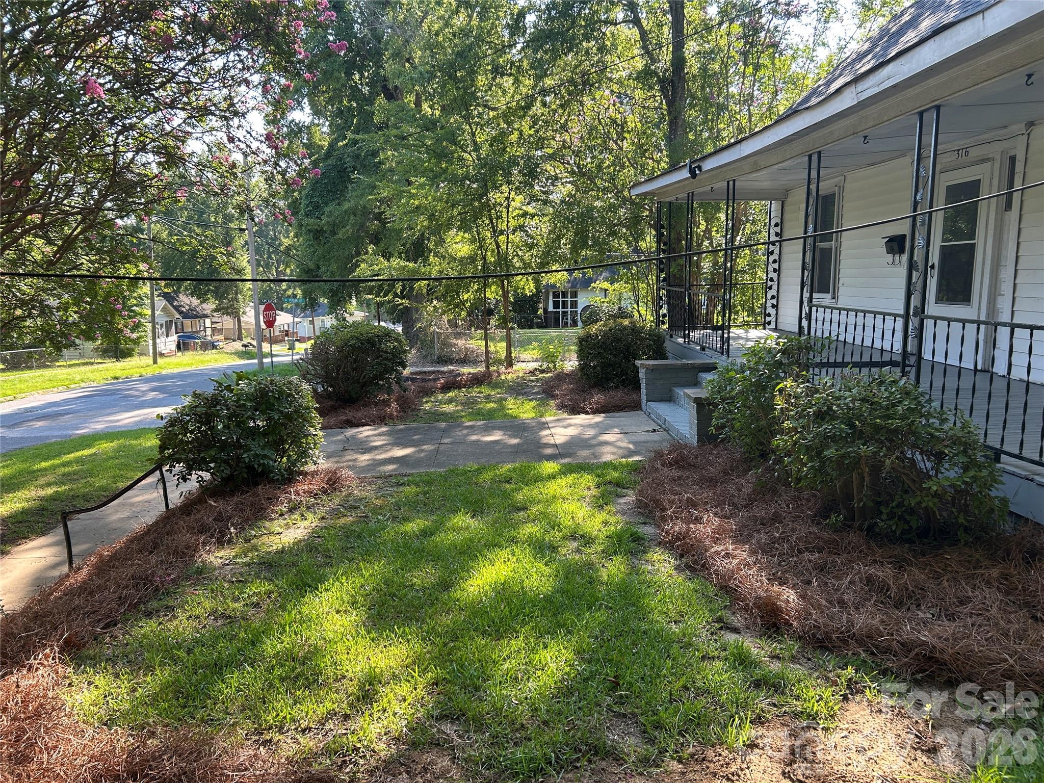 FRONT YARD - 316 W Arch Street, Lancaster