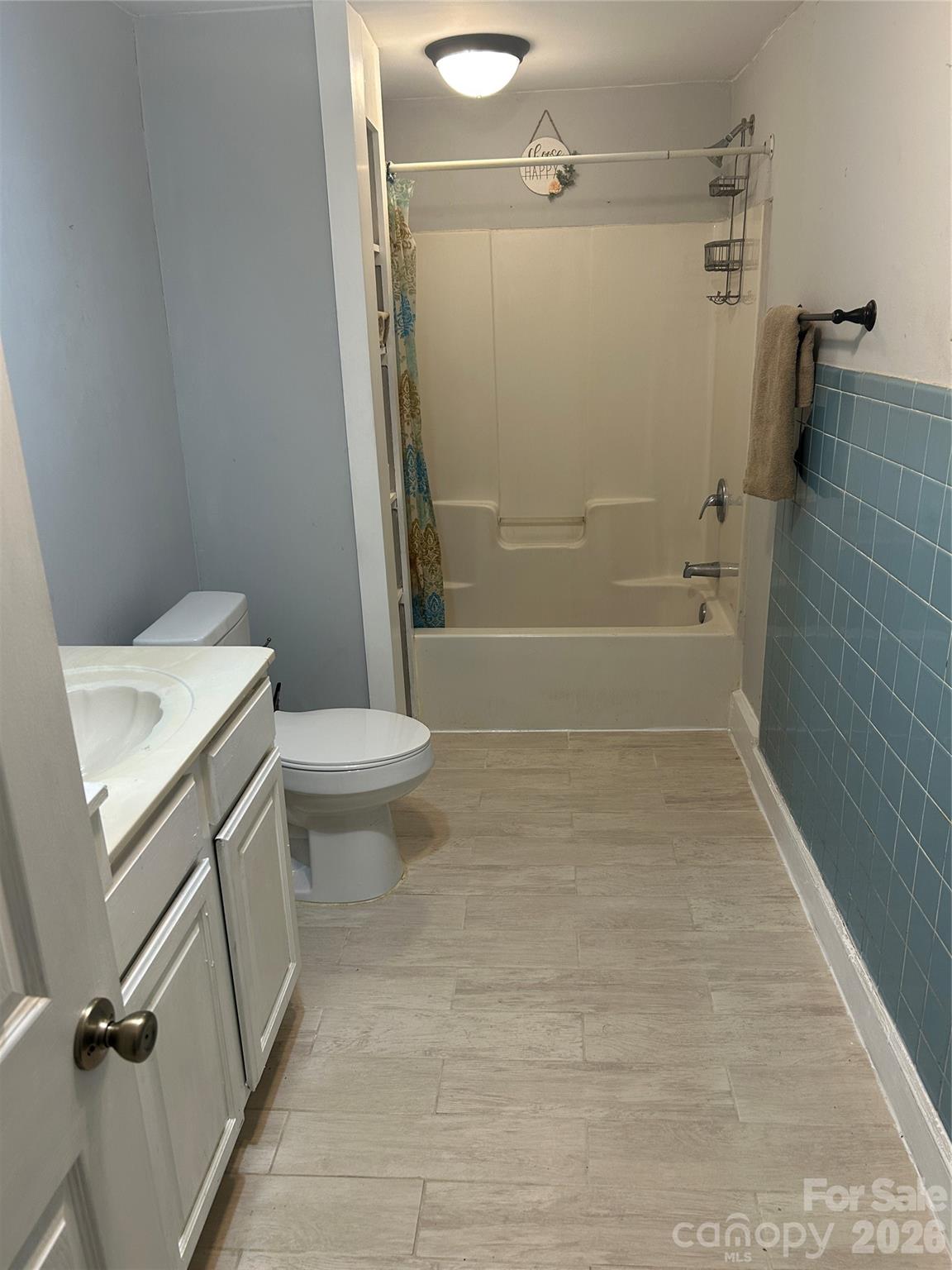 BATH - 316 W Arch Street, Lancaster
