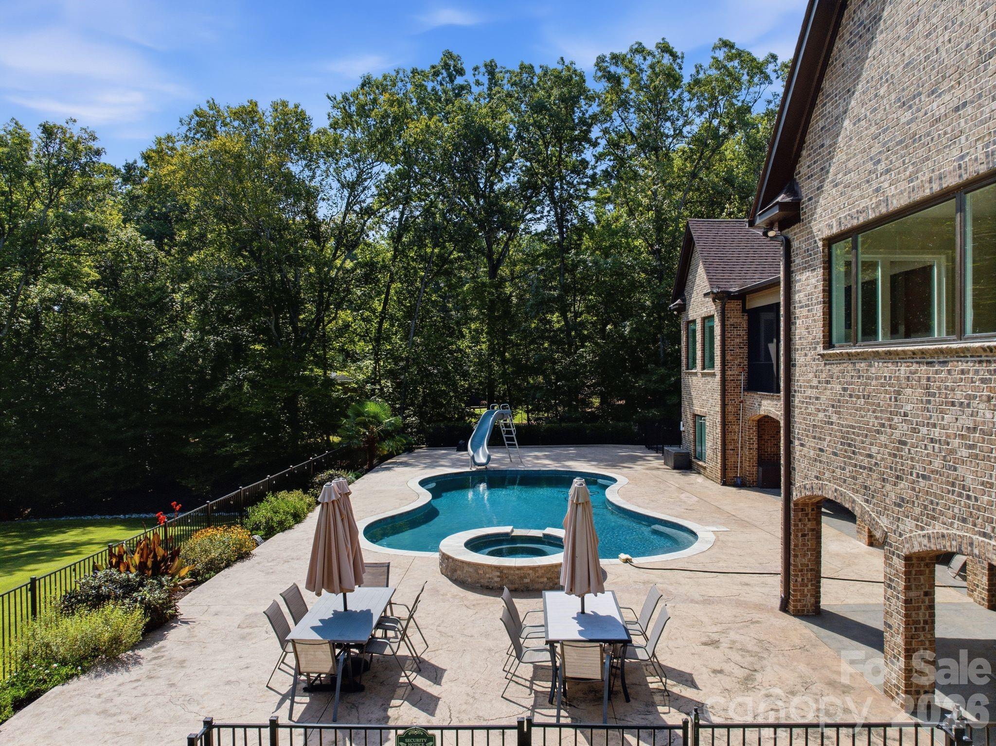 Heated Saltwater Pool and Spa - 875 Starboard Reach None, Lexington