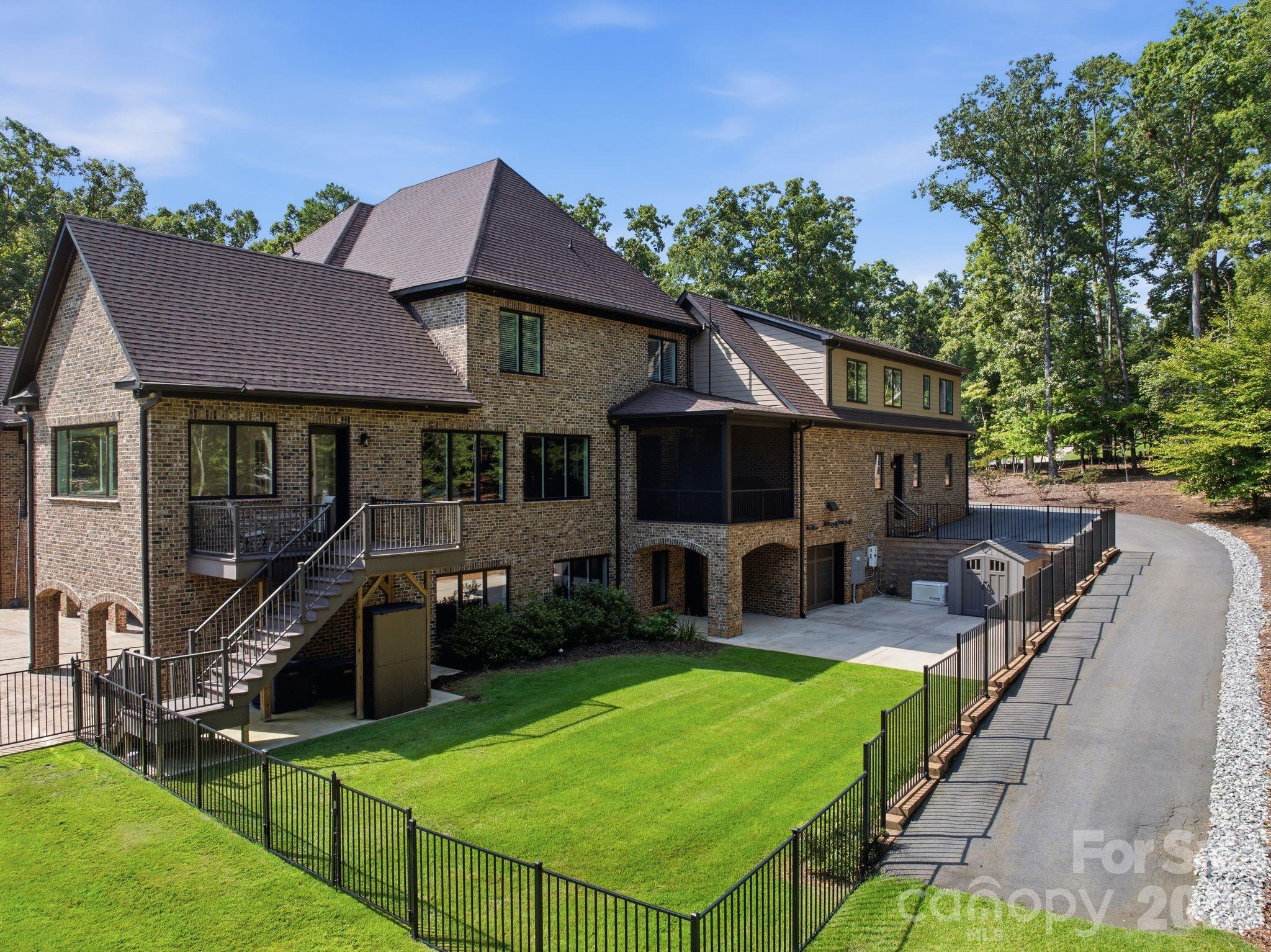 Separately Fenced Side Yard - 875 Starboard Reach None, Lexington