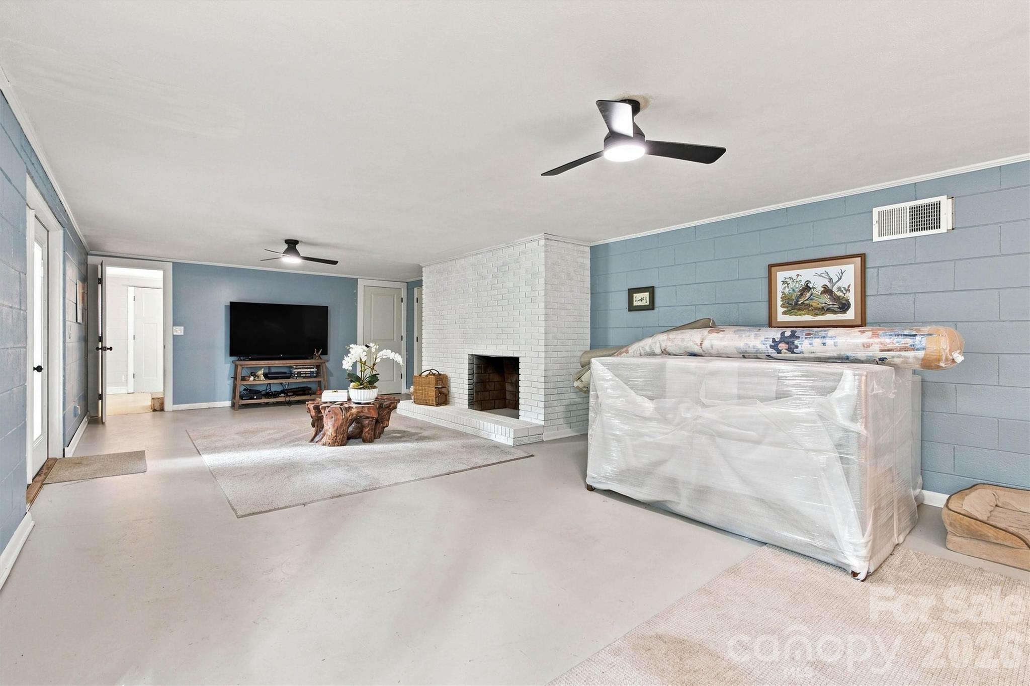 Single Family Residence at 215 Pinehurst Lane, Newton, photo 28 of 46