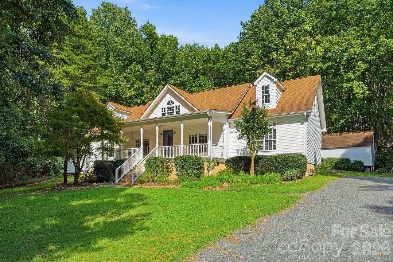 Welcome to your private 2-acre sanctuary! - 5480 Liberty Hill Road W, York